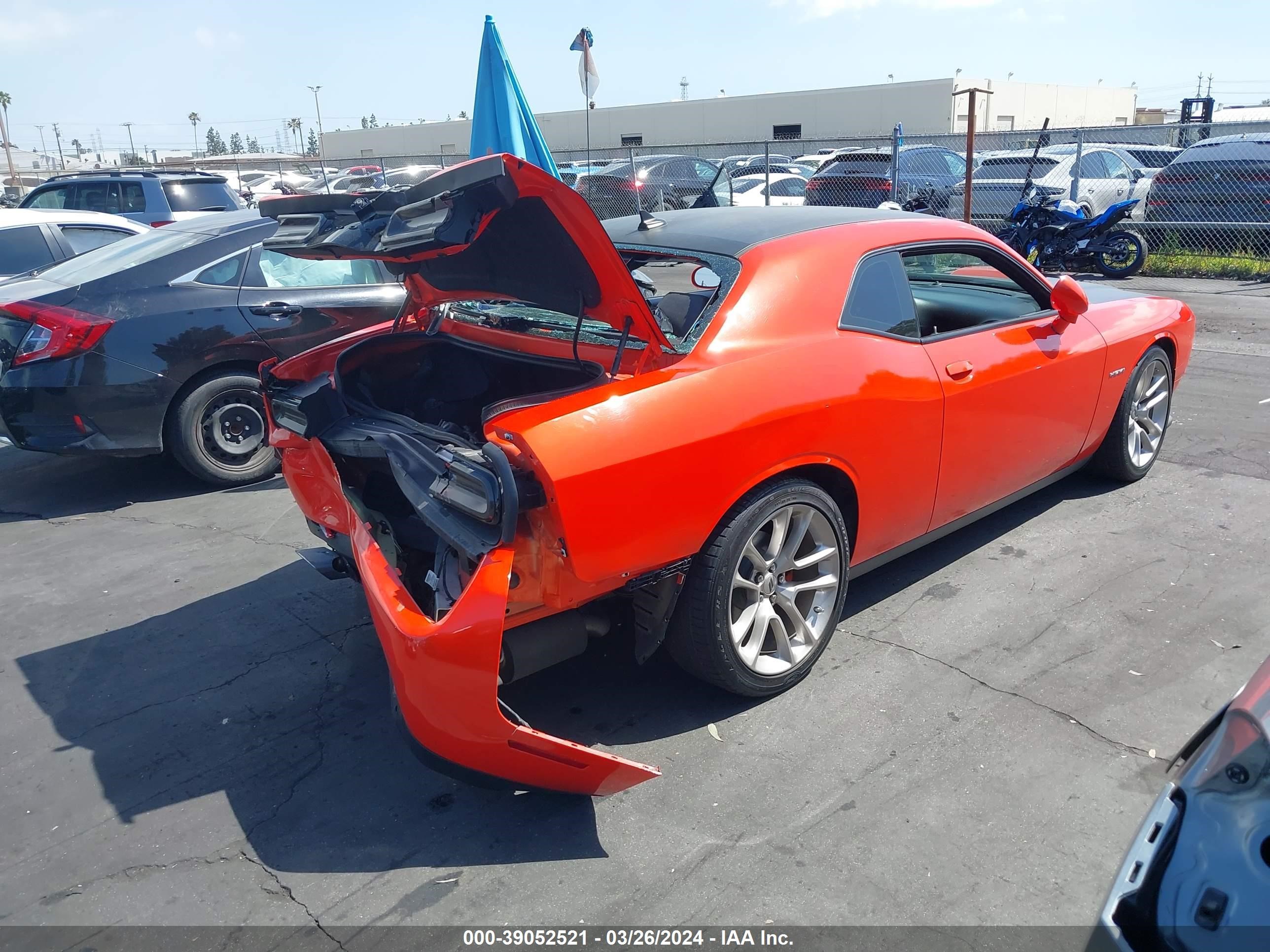 Photo 3 VIN: 2C3CDZBT2LH149124 - DODGE CHALLENGER 