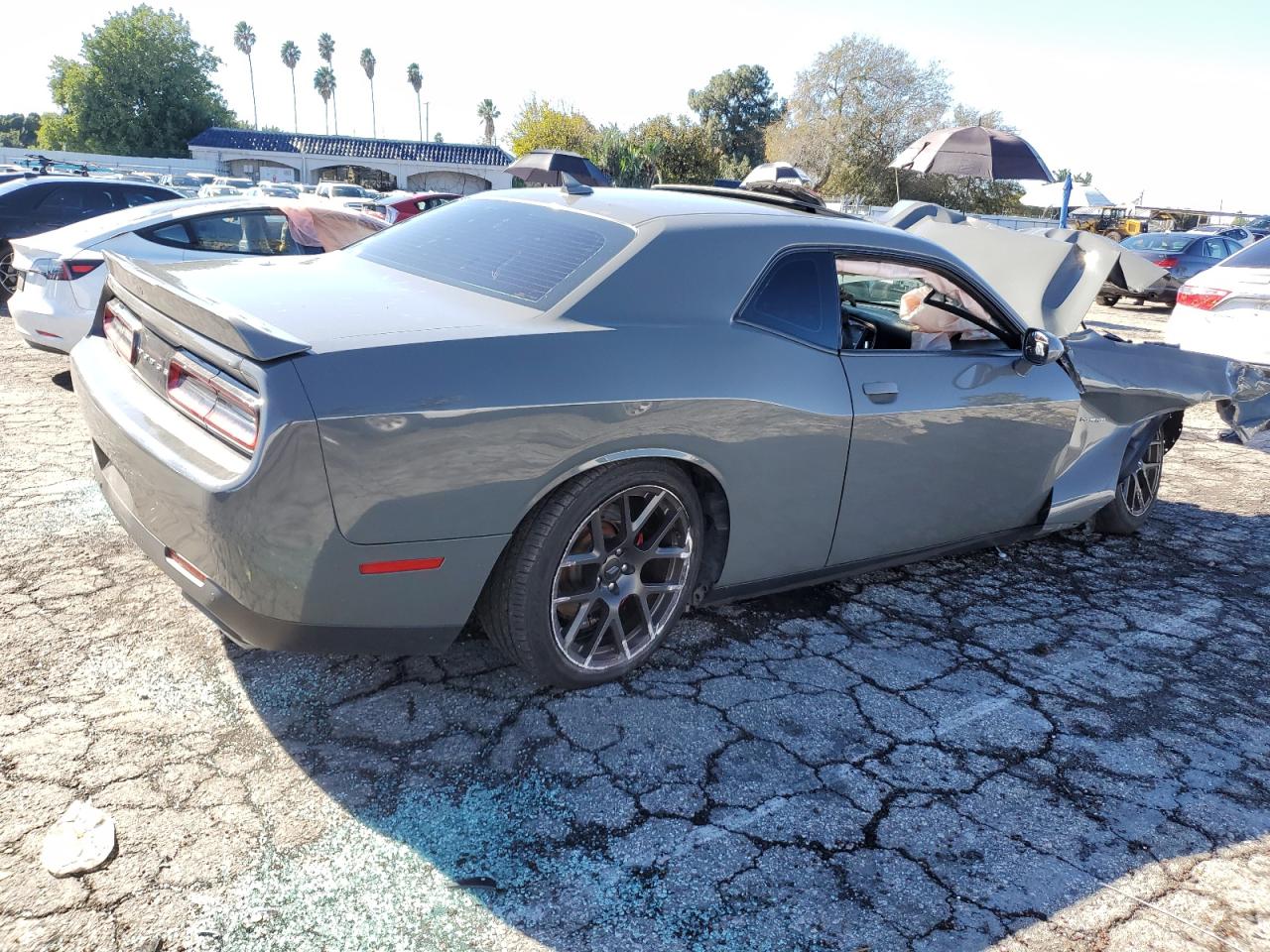 Photo 2 VIN: 2C3CDZBT3JH144723 - DODGE CHALLENGER 