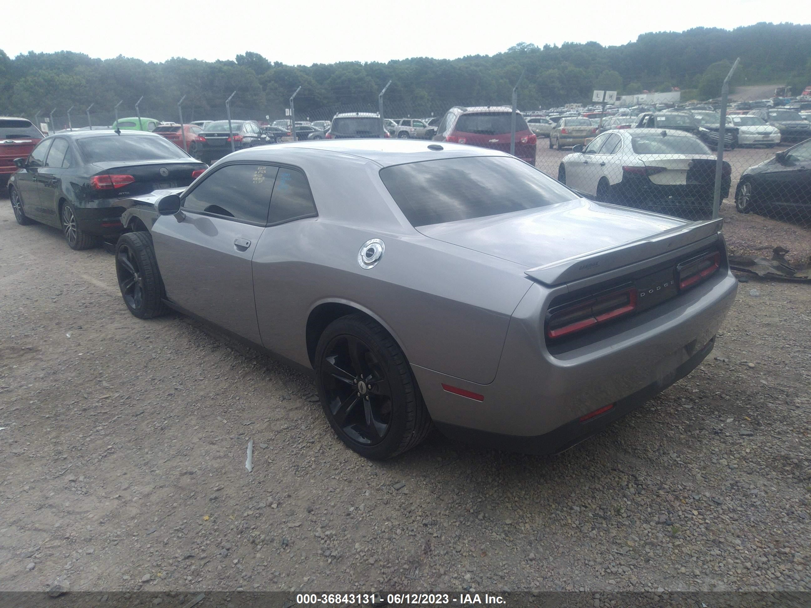 Photo 2 VIN: 2C3CDZBT4JH244233 - DODGE CHALLENGER 