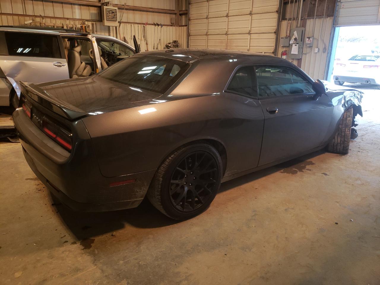 Photo 2 VIN: 2C3CDZBT4LH226429 - DODGE CHALLENGER 