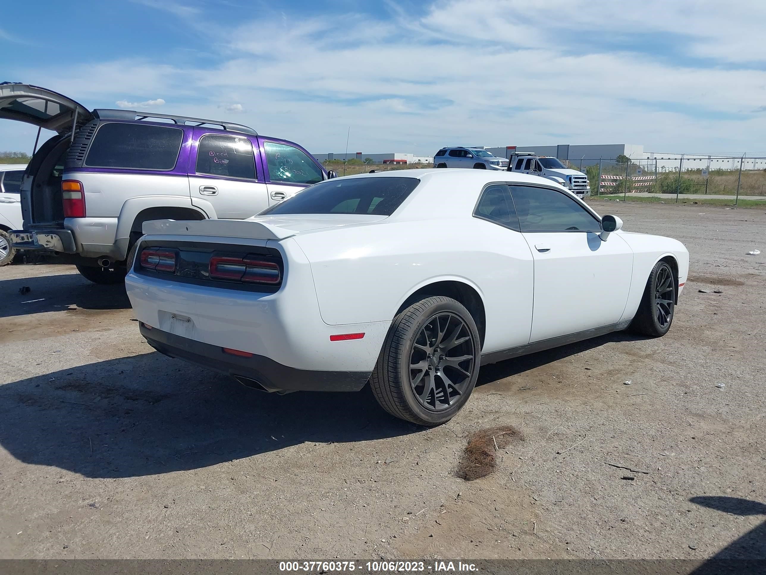 Photo 3 VIN: 2C3CDZBT5KH513440 - DODGE CHALLENGER 