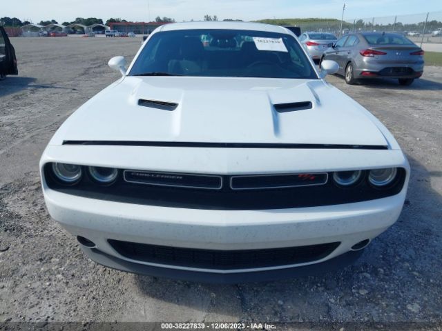 Photo 5 VIN: 2C3CDZBT7GH158620 - DODGE CHALLENGER 