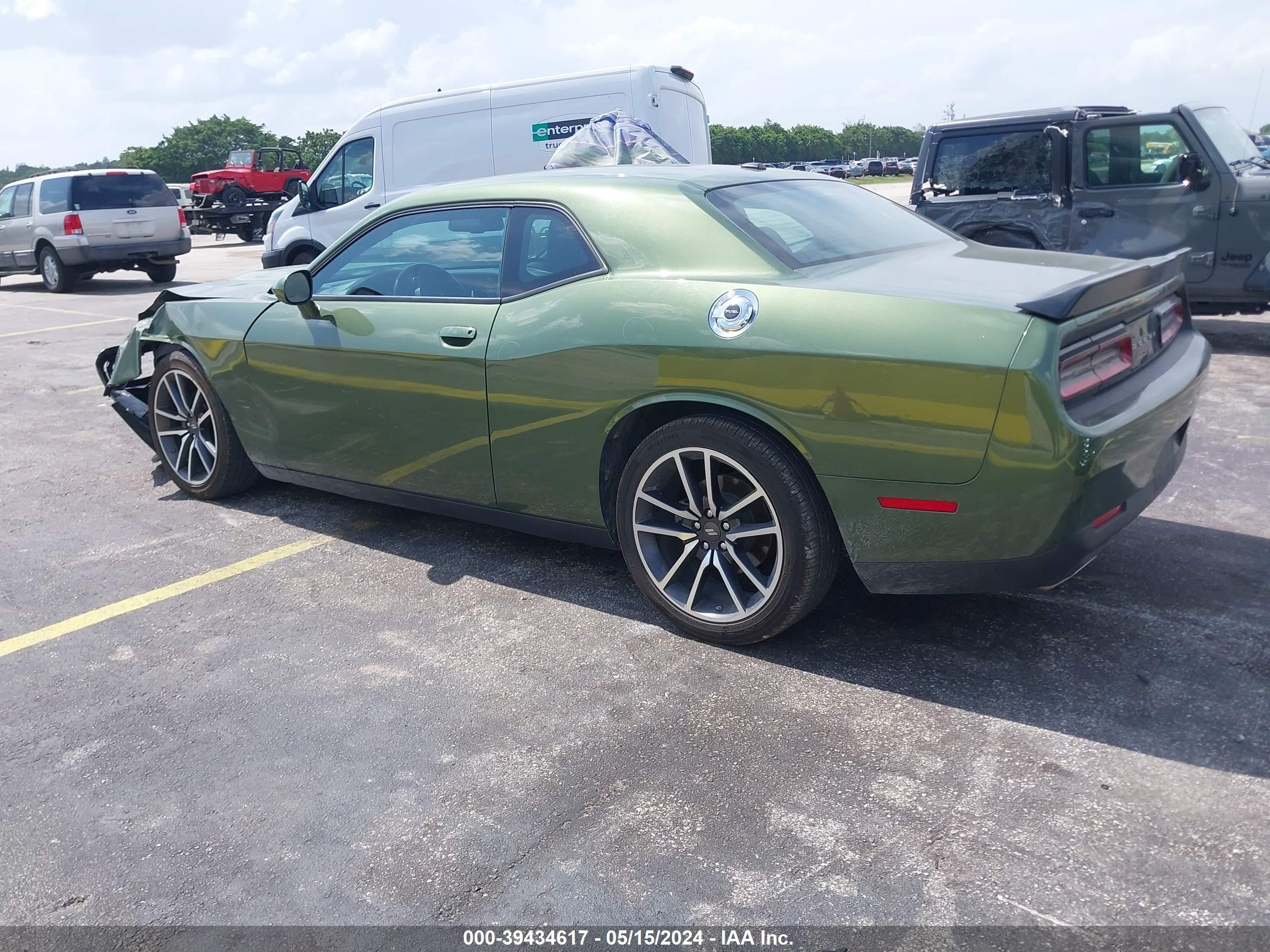 Photo 2 VIN: 2C3CDZBT8PH504013 - DODGE CHALLENGER 