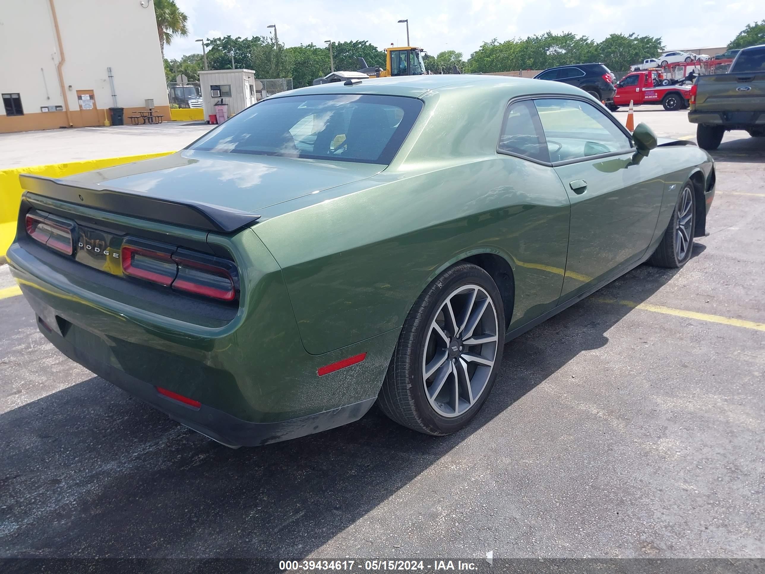 Photo 3 VIN: 2C3CDZBT8PH504013 - DODGE CHALLENGER 