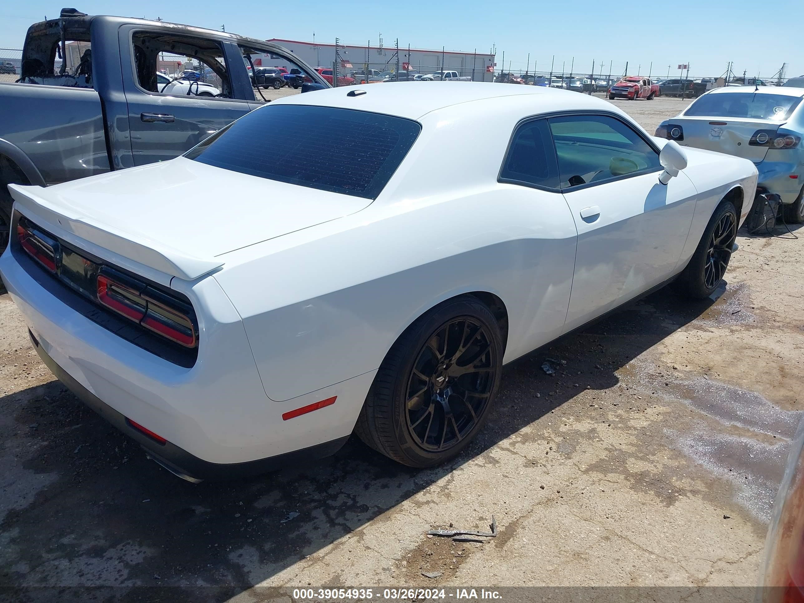 Photo 3 VIN: 2C3CDZBT9K8660540 - DODGE CHALLENGER 