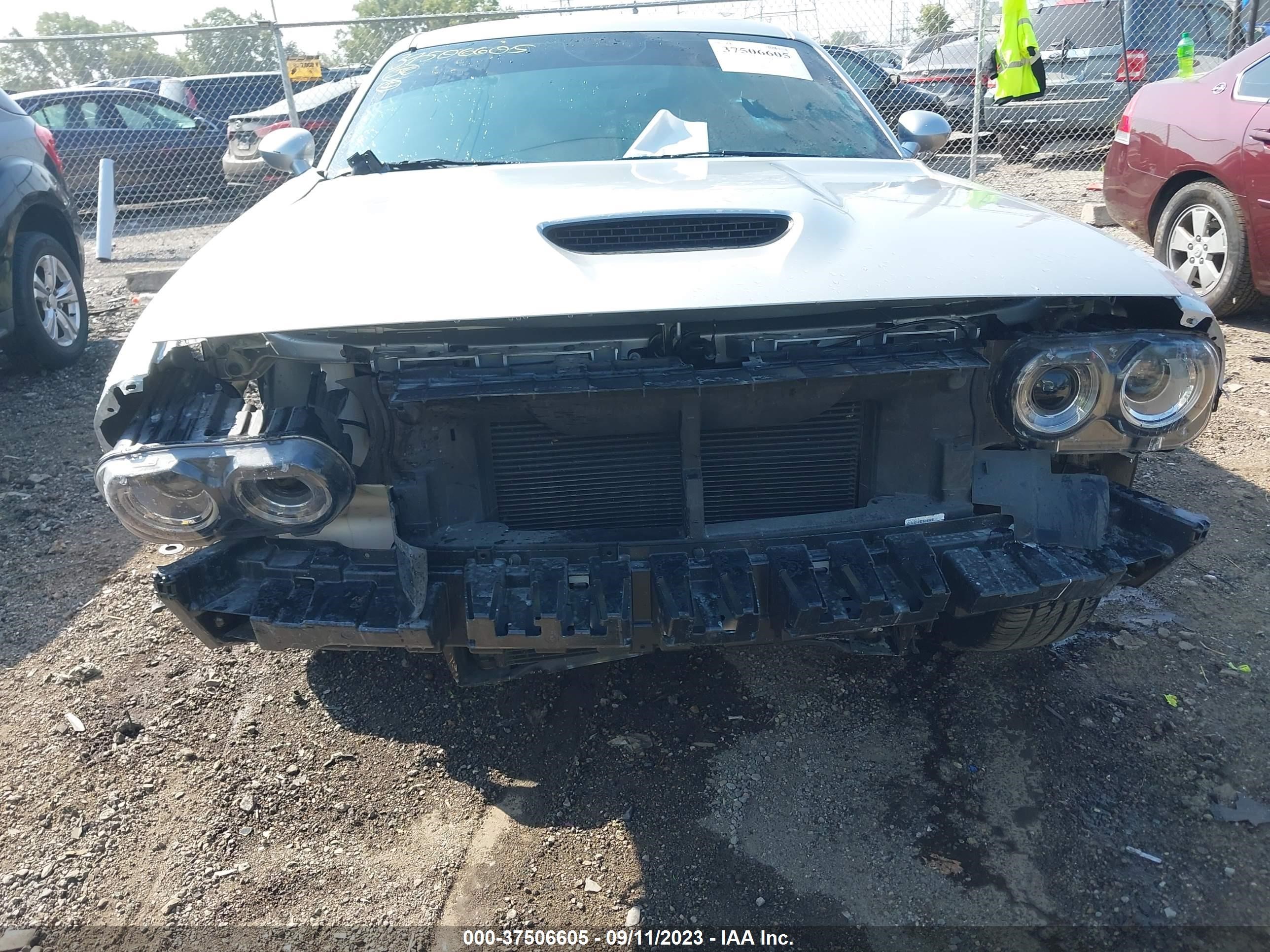 Photo 12 VIN: 2C3CDZBT9NH105611 - DODGE CHALLENGER 