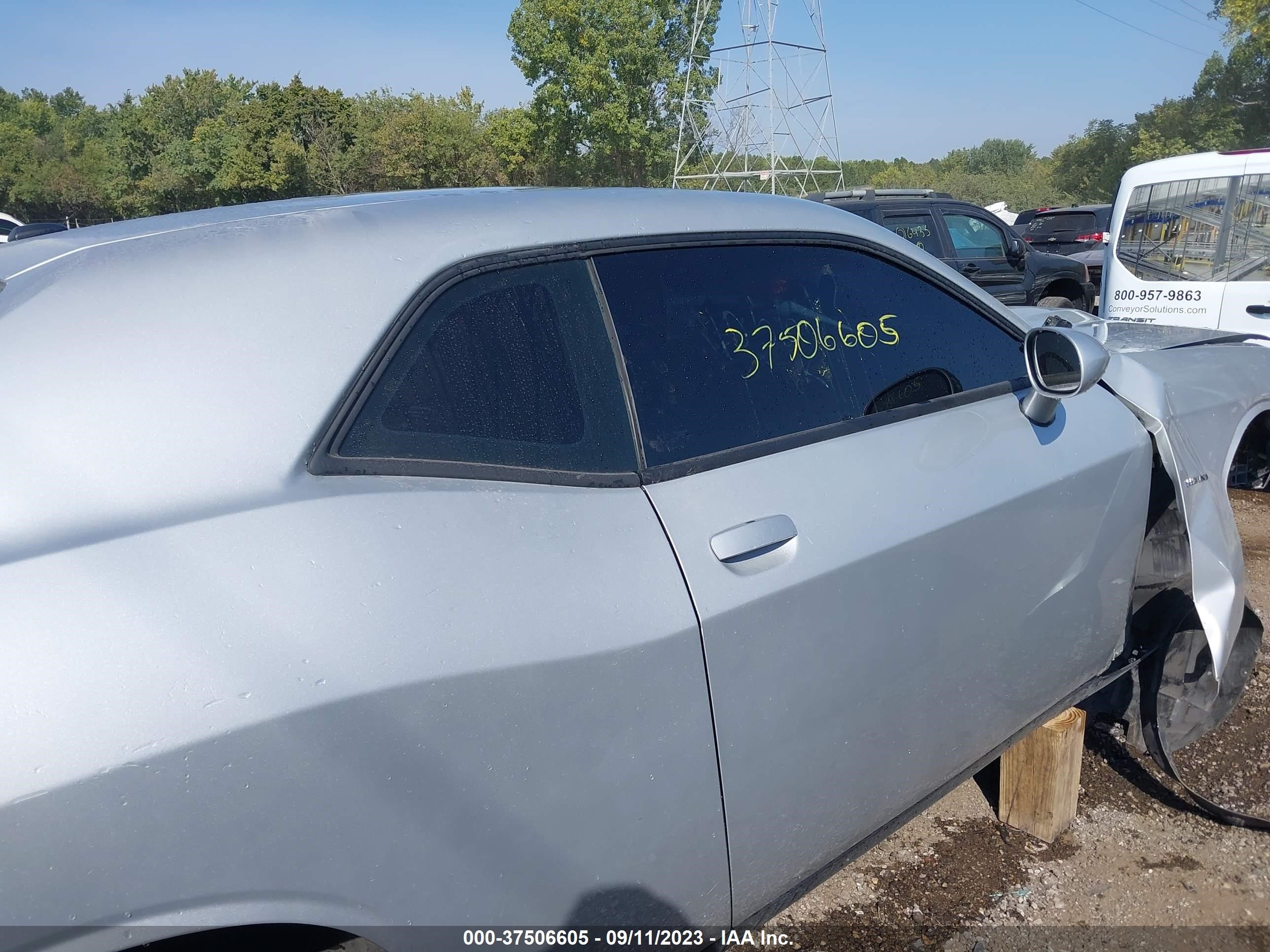 Photo 13 VIN: 2C3CDZBT9NH105611 - DODGE CHALLENGER 