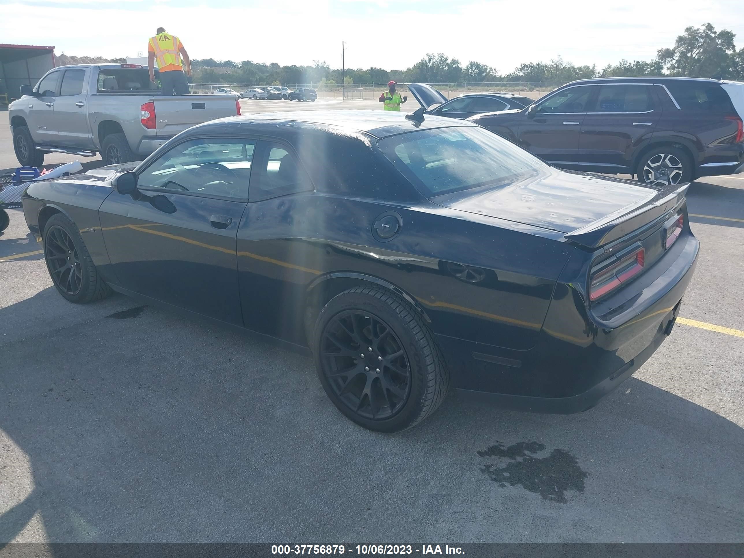 Photo 2 VIN: 2C3CDZBTXFH724199 - DODGE CHALLENGER 