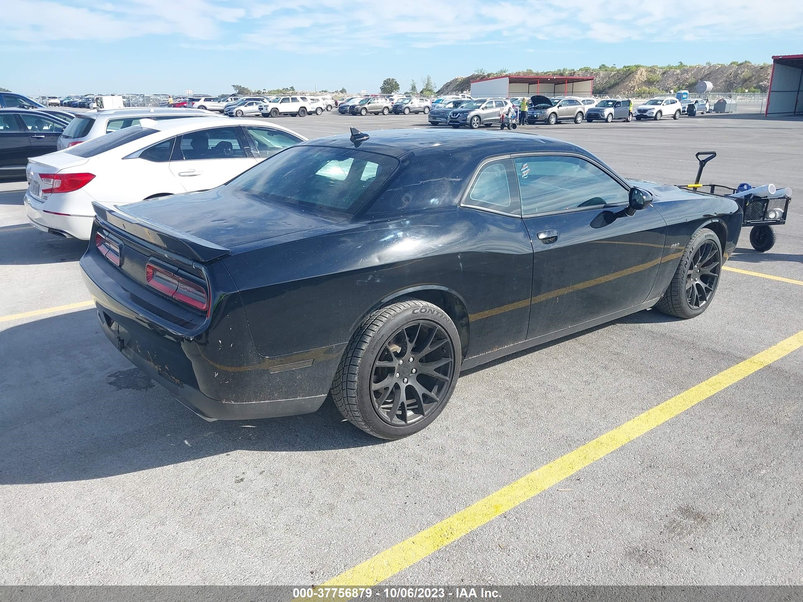 Photo 3 VIN: 2C3CDZBTXFH724199 - DODGE CHALLENGER 