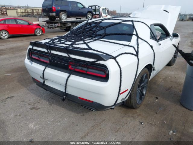 Photo 3 VIN: 2C3CDZBTXJH260243 - DODGE CHALLENGER 