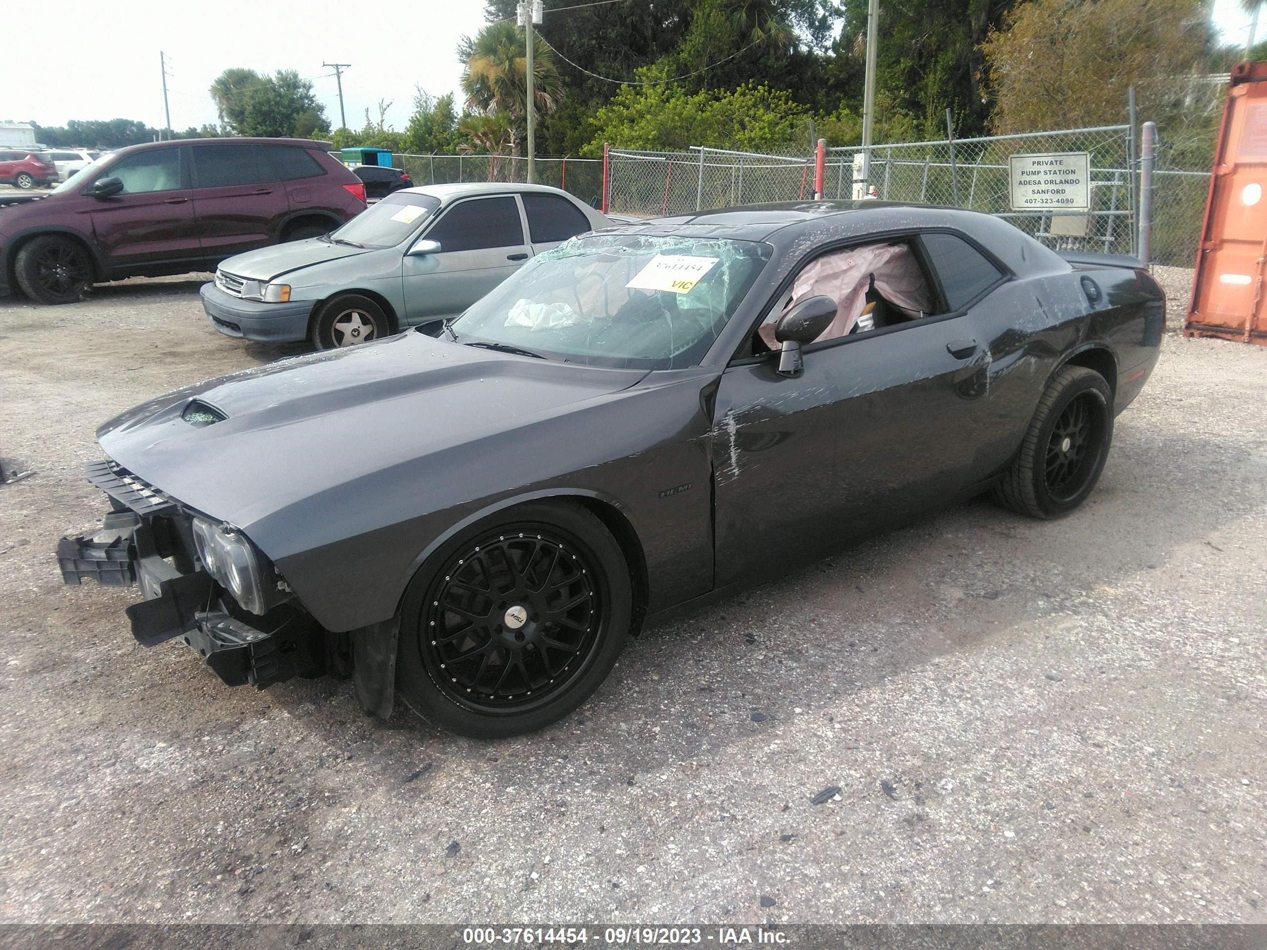 Photo 1 VIN: 2C3CDZBTXKH511859 - DODGE CHALLENGER 