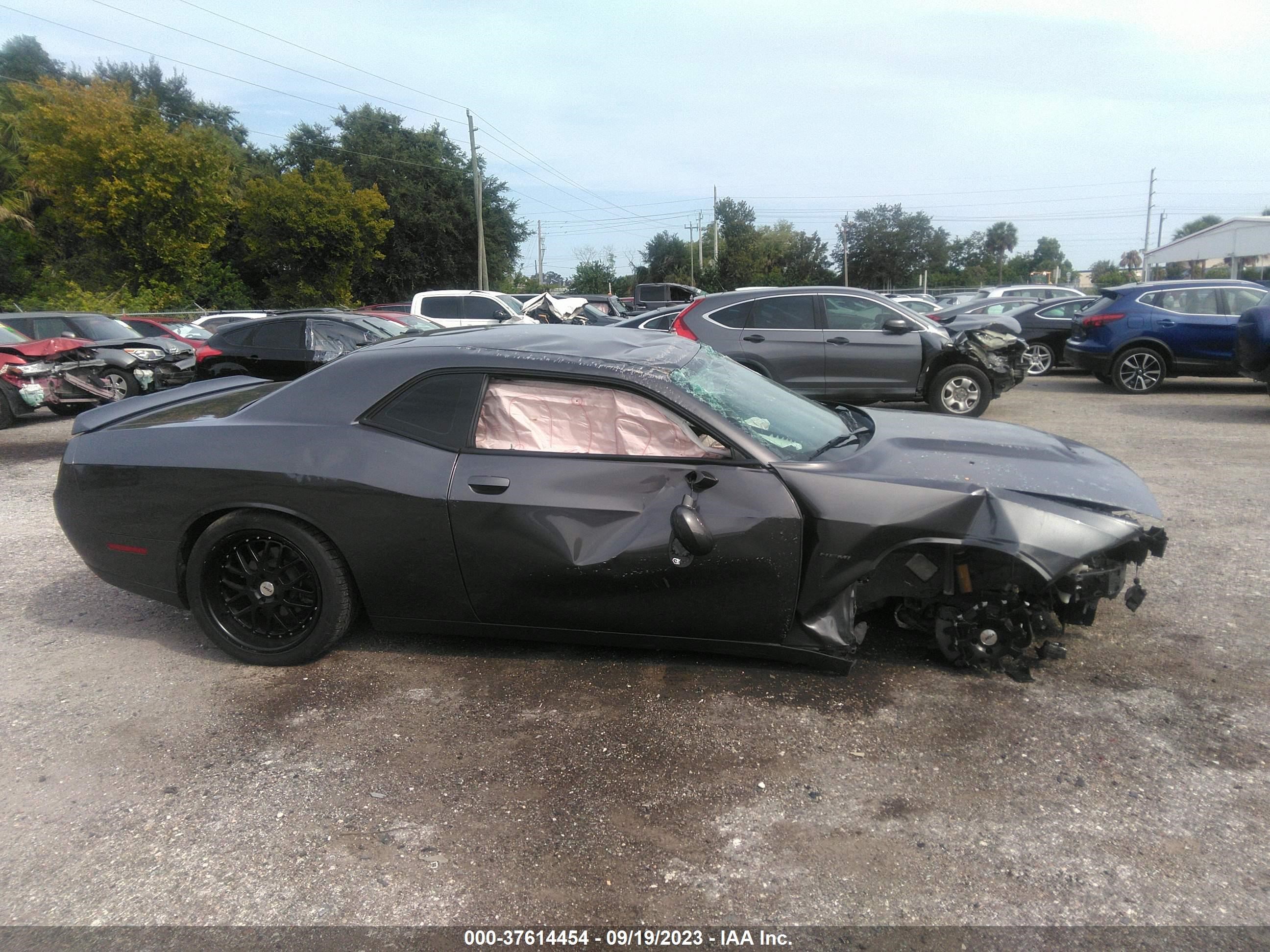 Photo 13 VIN: 2C3CDZBTXKH511859 - DODGE CHALLENGER 