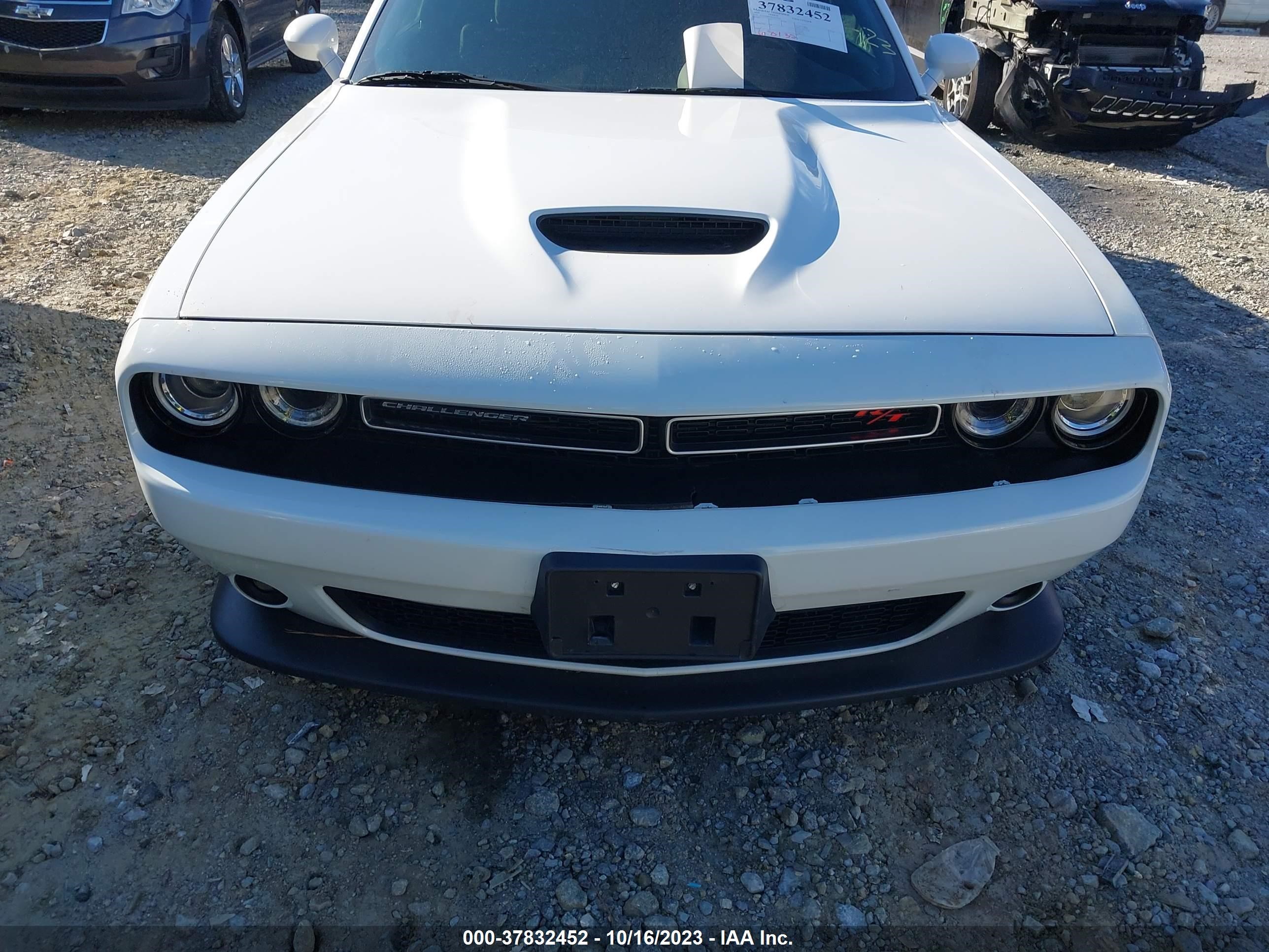 Photo 11 VIN: 2C3CDZBTXLH139103 - DODGE CHALLENGER 