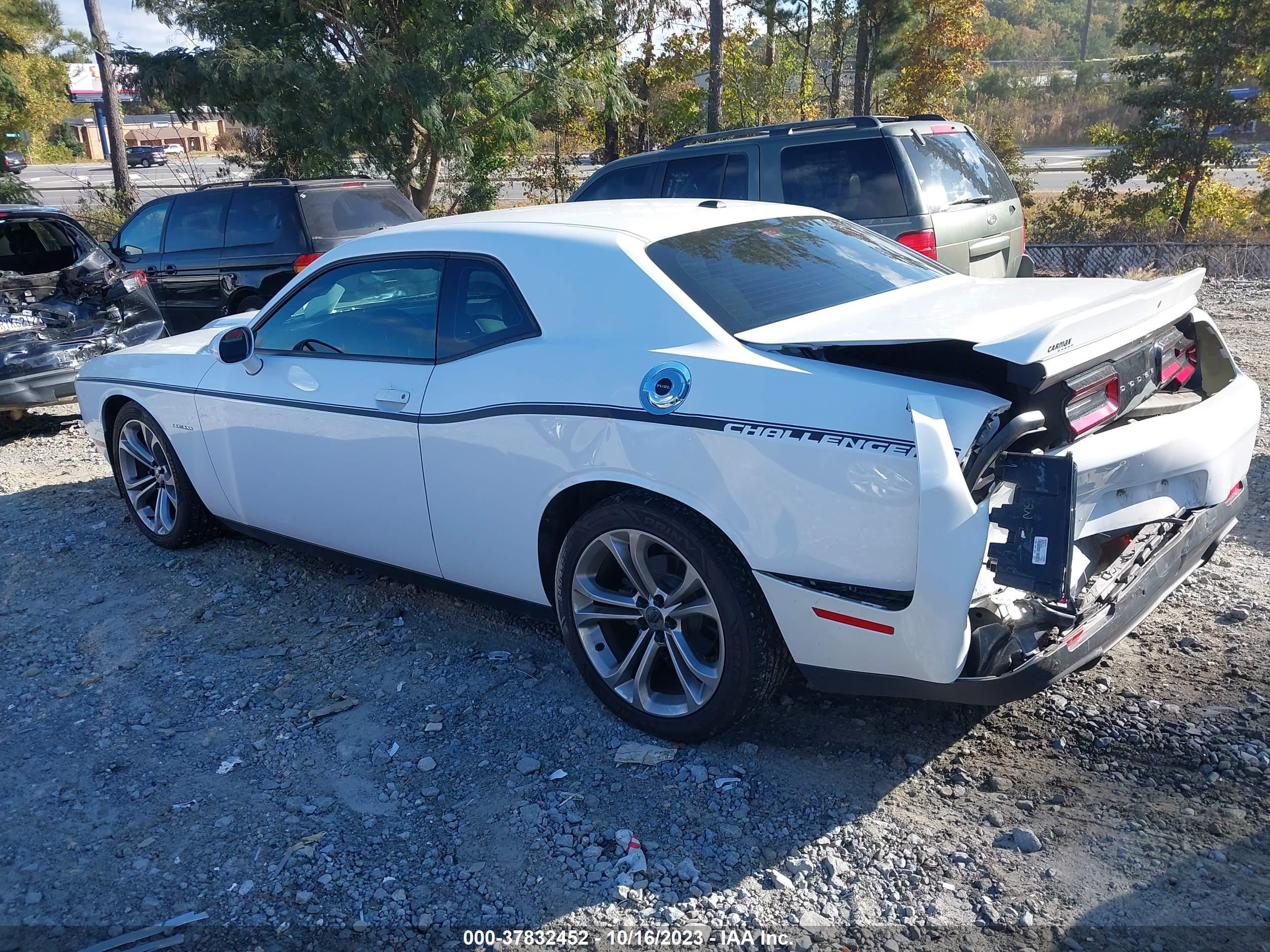 Photo 2 VIN: 2C3CDZBTXLH139103 - DODGE CHALLENGER 