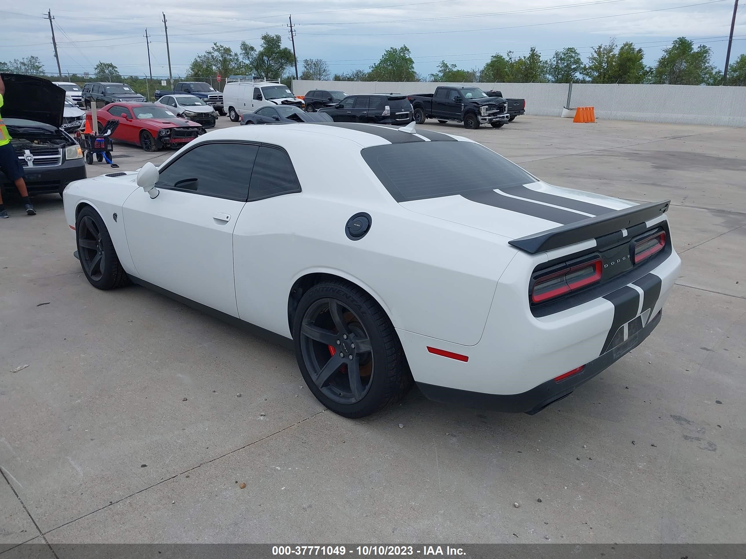 Photo 2 VIN: 2C3CDZC97HH500829 - DODGE CHALLENGER 