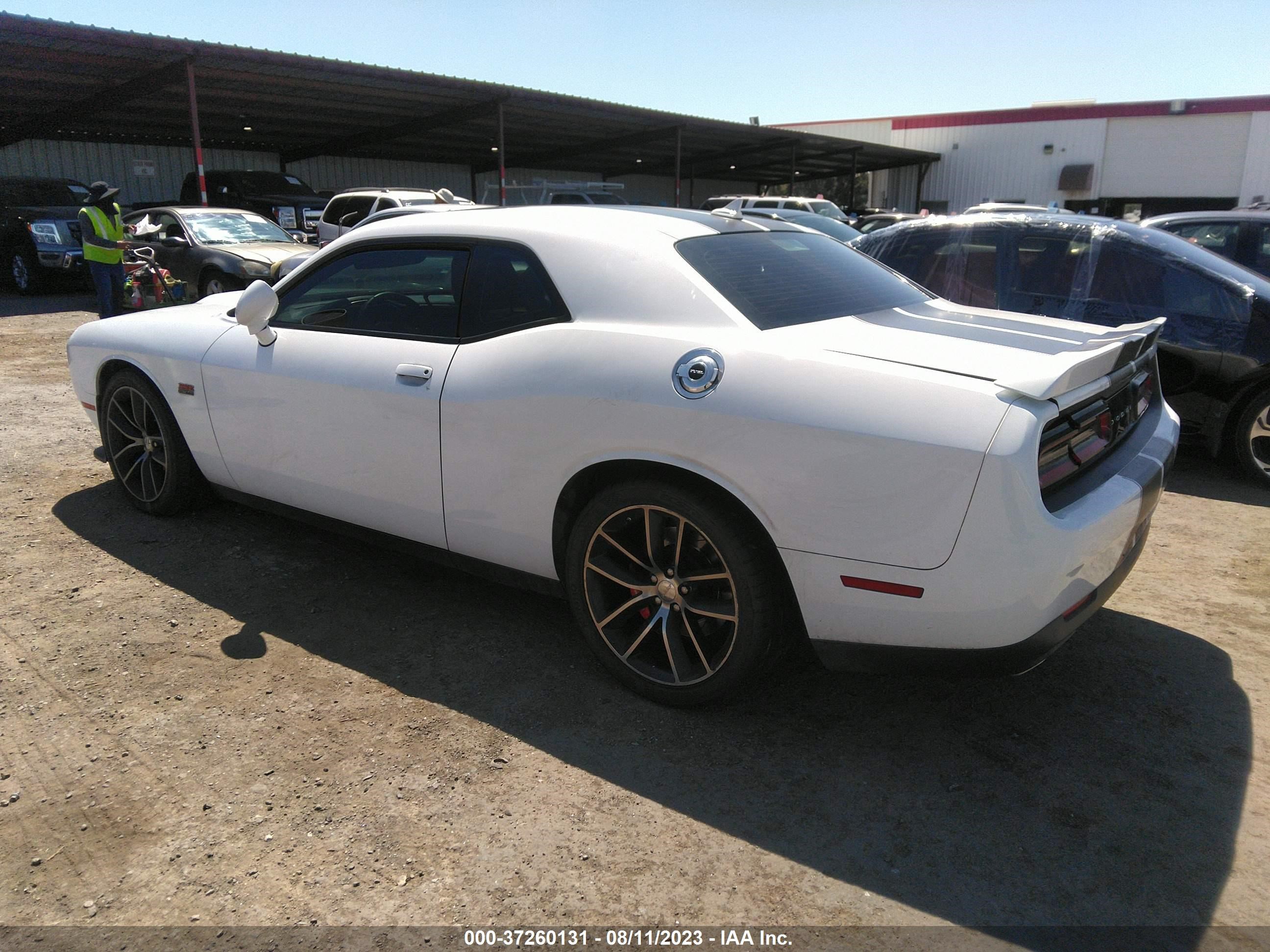 Photo 2 VIN: 2C3CDZDJ9FH909971 - DODGE CHALLENGER 