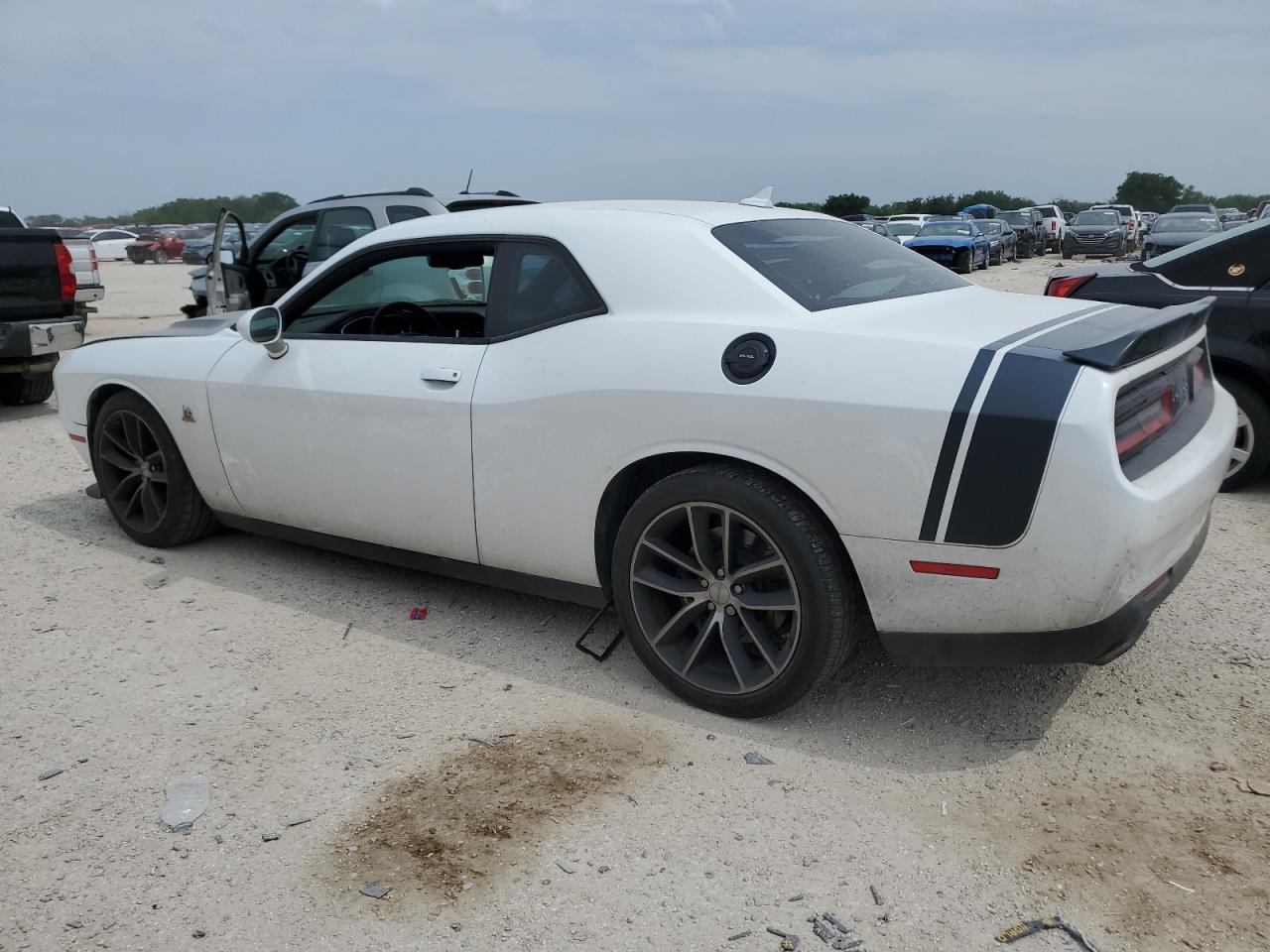 Photo 1 VIN: 2C3CDZFJ3GH331784 - DODGE CHALLENGER 