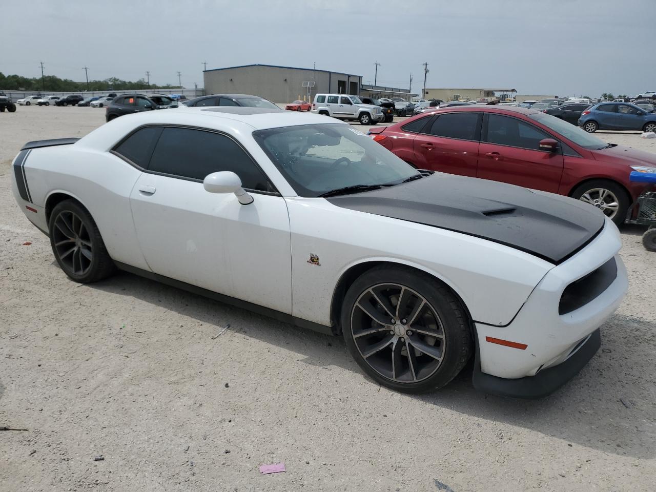 Photo 3 VIN: 2C3CDZFJ3GH331784 - DODGE CHALLENGER 