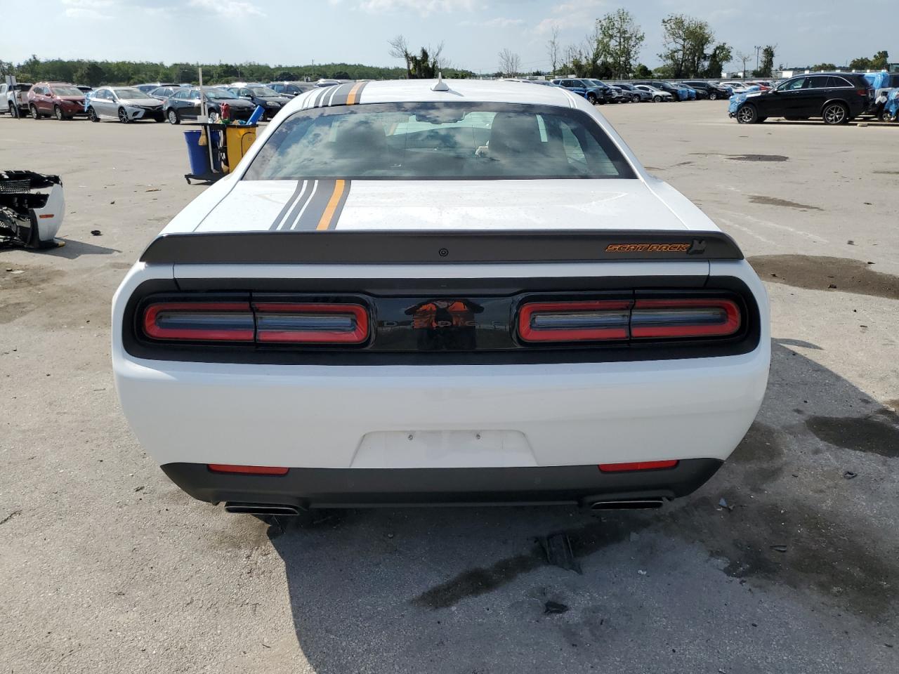 Photo 5 VIN: 2C3CDZFJ3PH527384 - DODGE CHALLENGER 