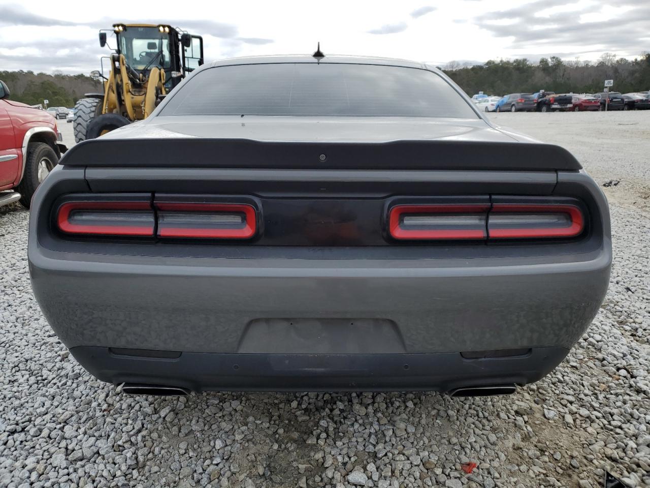 Photo 5 VIN: 2C3CDZFJ7JH270883 - DODGE CHALLENGER 