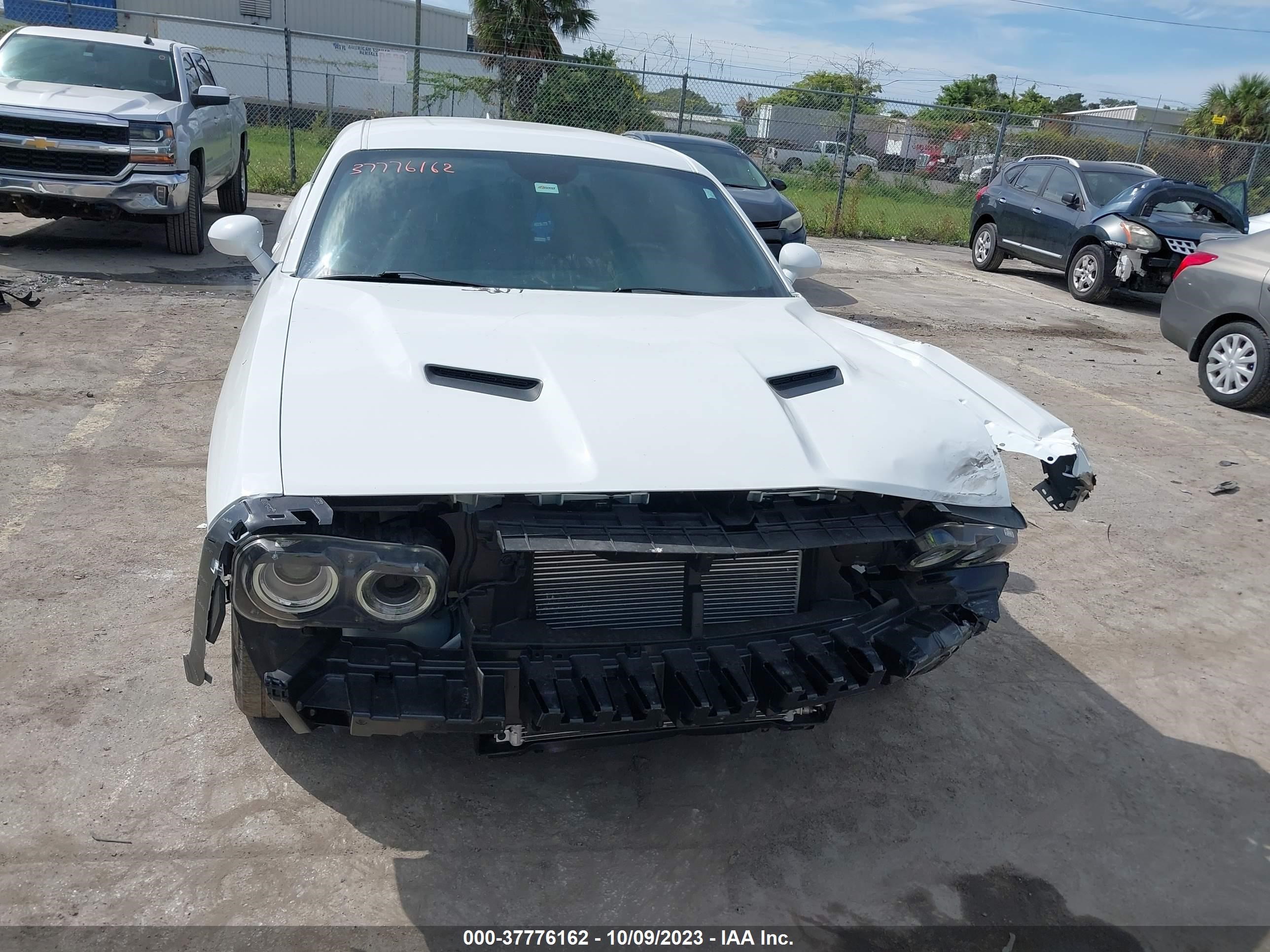 Photo 11 VIN: 2C3CDZFJ8FH809356 - DODGE CHALLENGER 