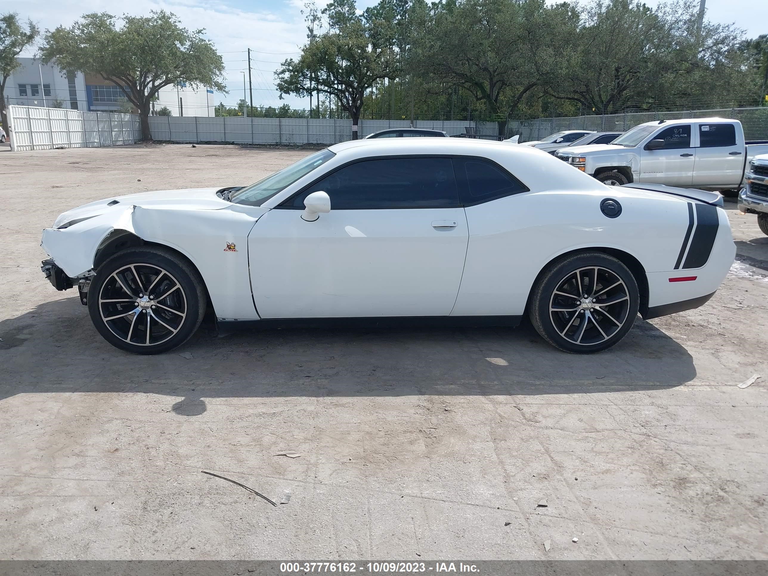 Photo 13 VIN: 2C3CDZFJ8FH809356 - DODGE CHALLENGER 