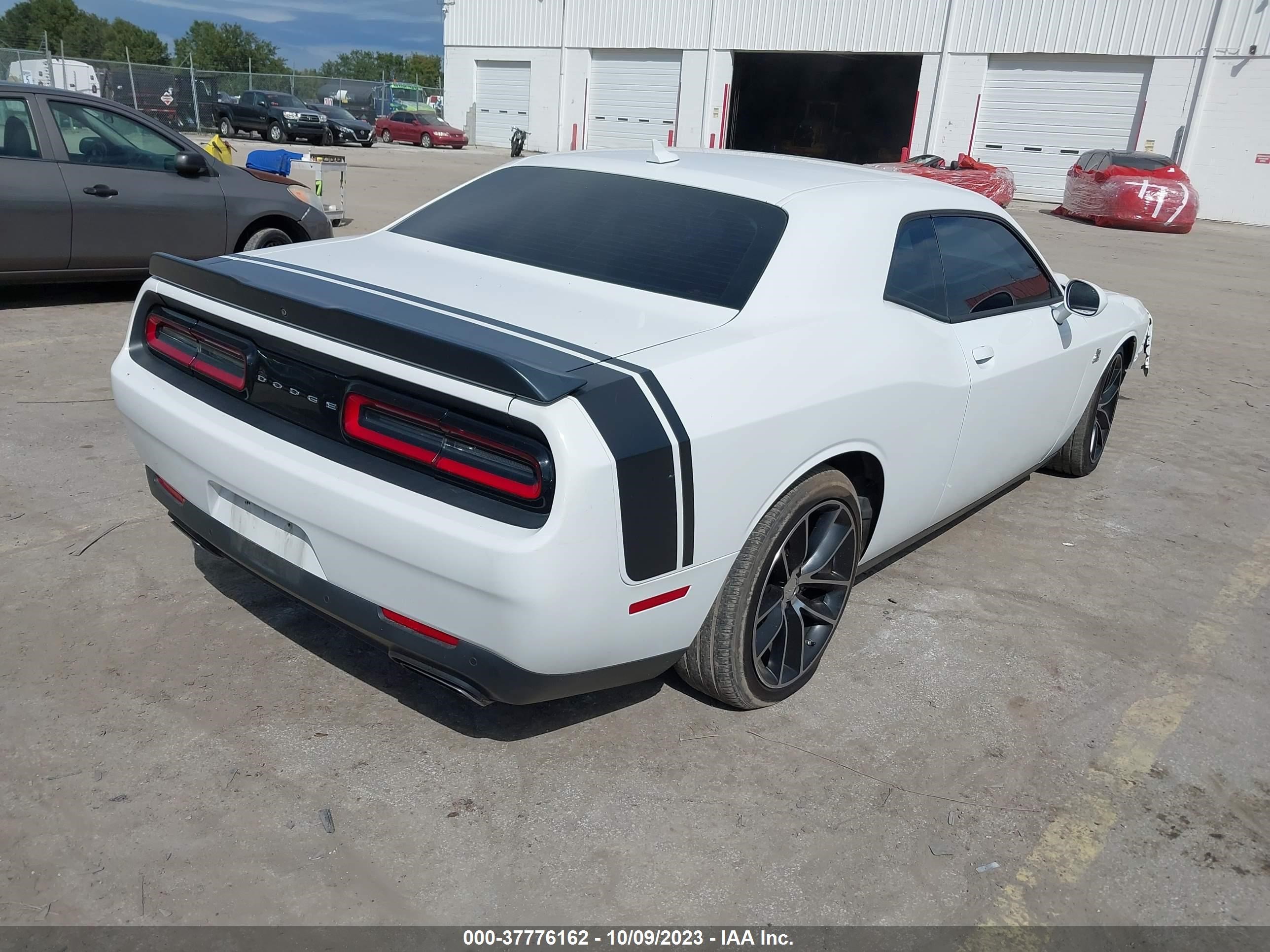 Photo 3 VIN: 2C3CDZFJ8FH809356 - DODGE CHALLENGER 