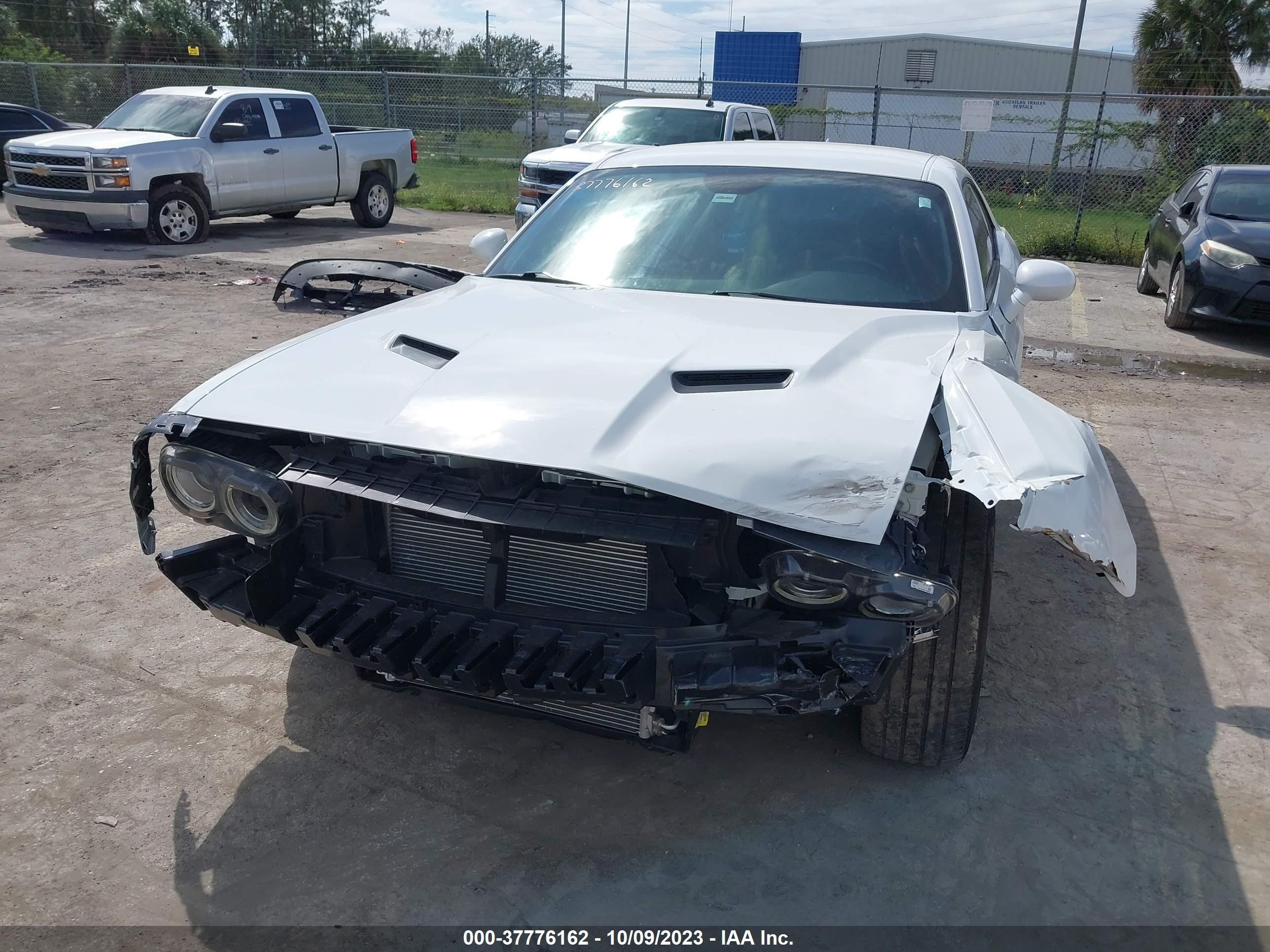 Photo 5 VIN: 2C3CDZFJ8FH809356 - DODGE CHALLENGER 