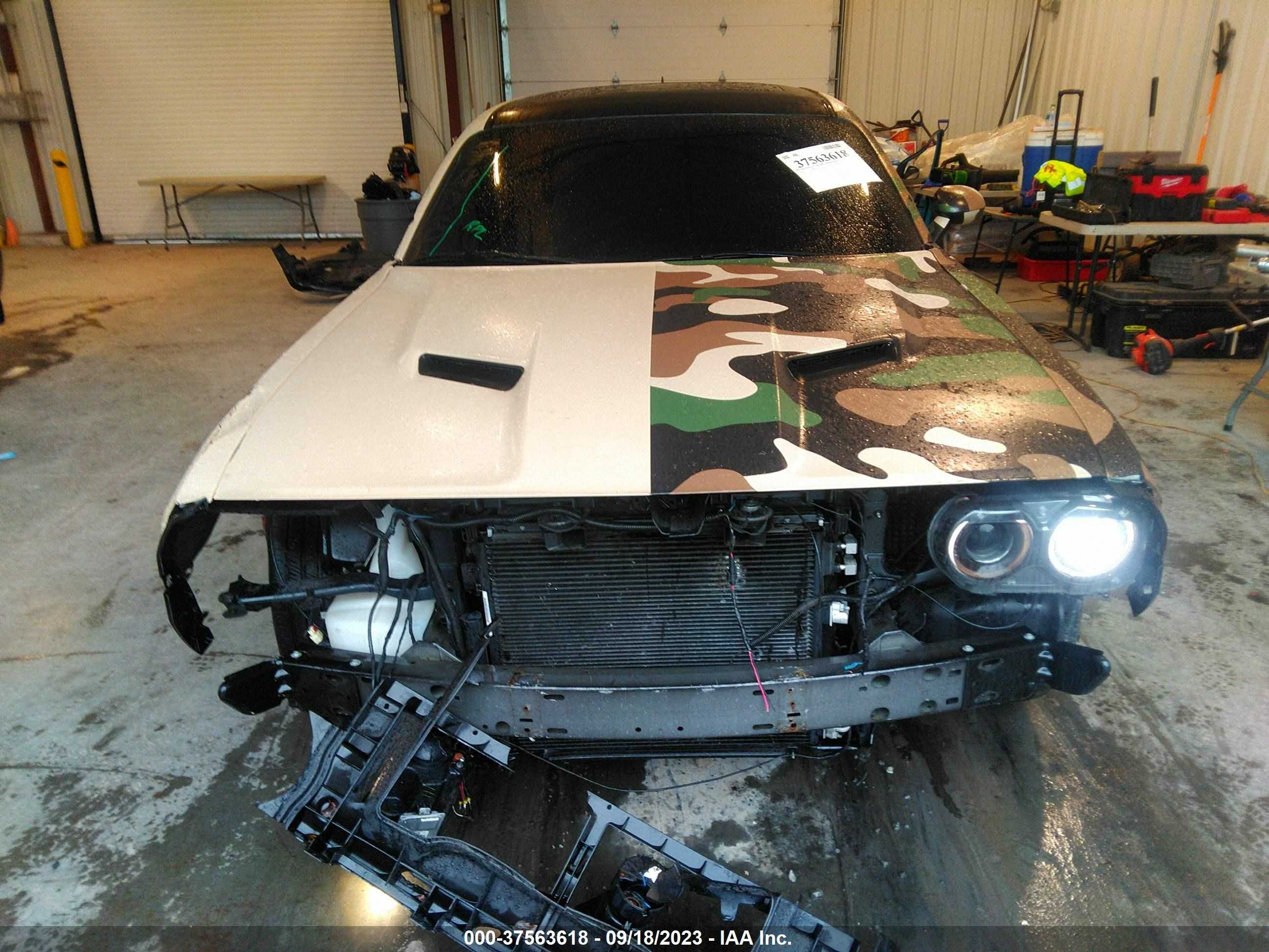 Photo 11 VIN: 2C3CDZGG2JH155563 - DODGE CHALLENGER 