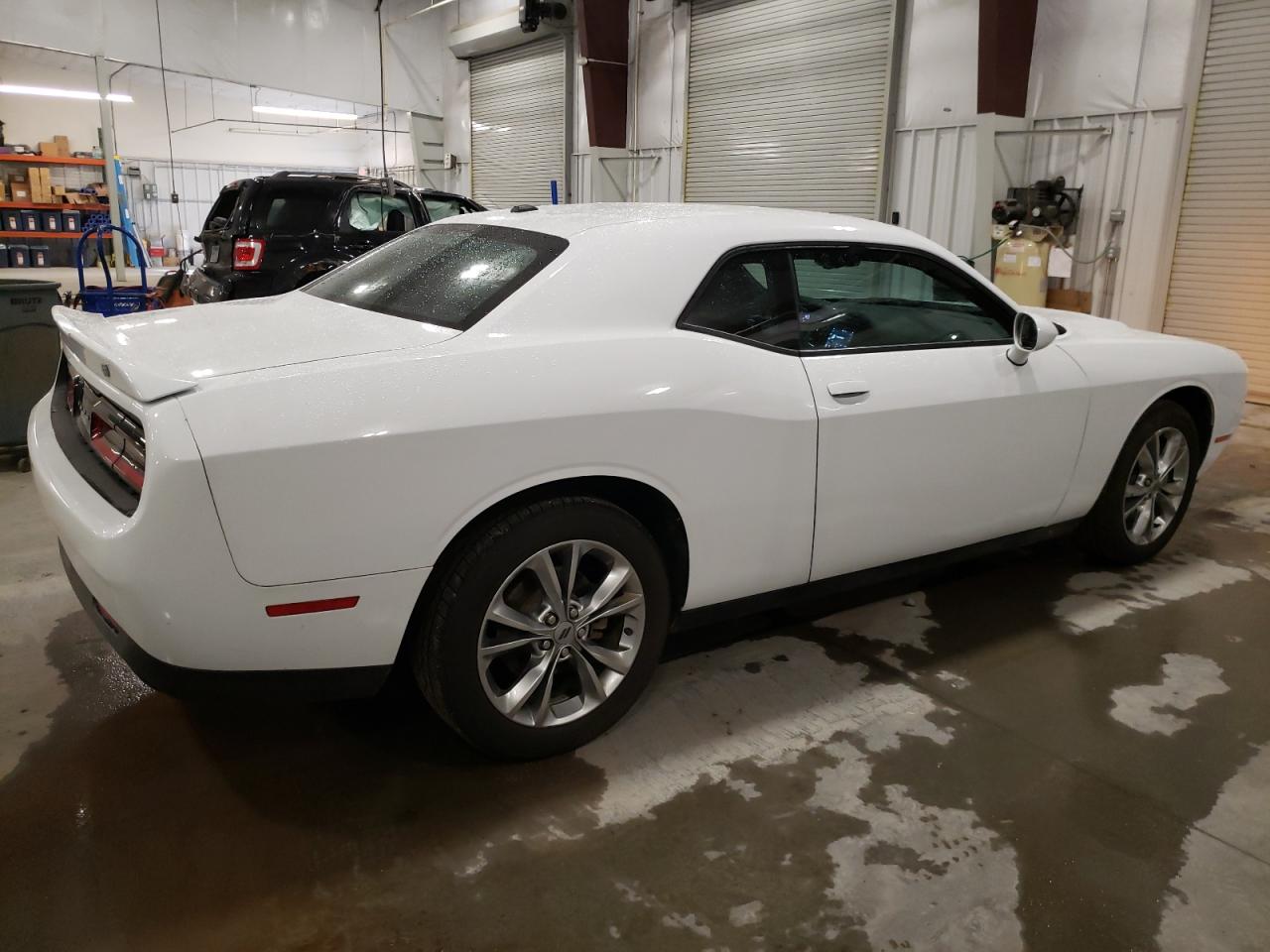 Photo 2 VIN: 2C3CDZGG2MH543297 - DODGE CHALLENGER 