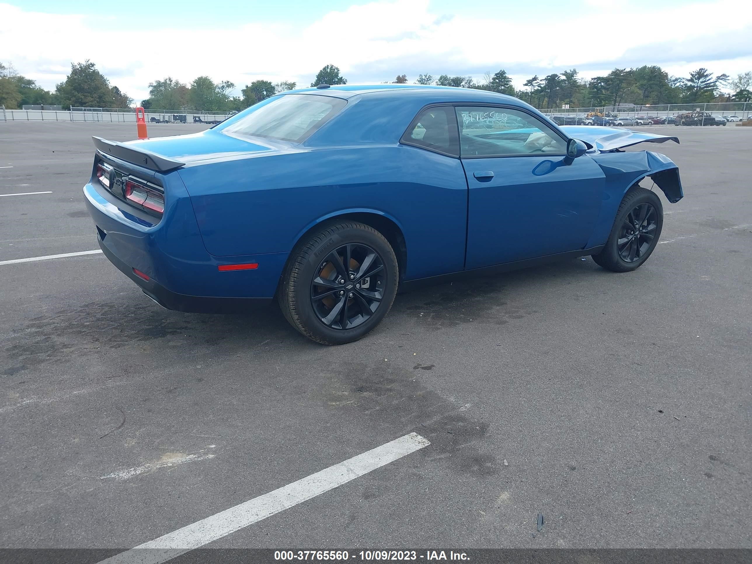 Photo 3 VIN: 2C3CDZGG7NH212460 - DODGE CHALLENGER 