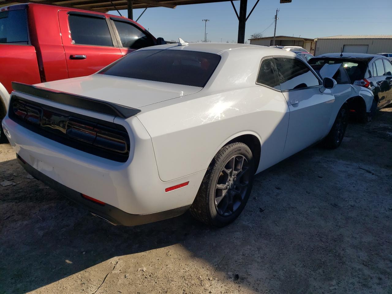 Photo 2 VIN: 2C3CDZGG8JH322959 - DODGE CHALLENGER 