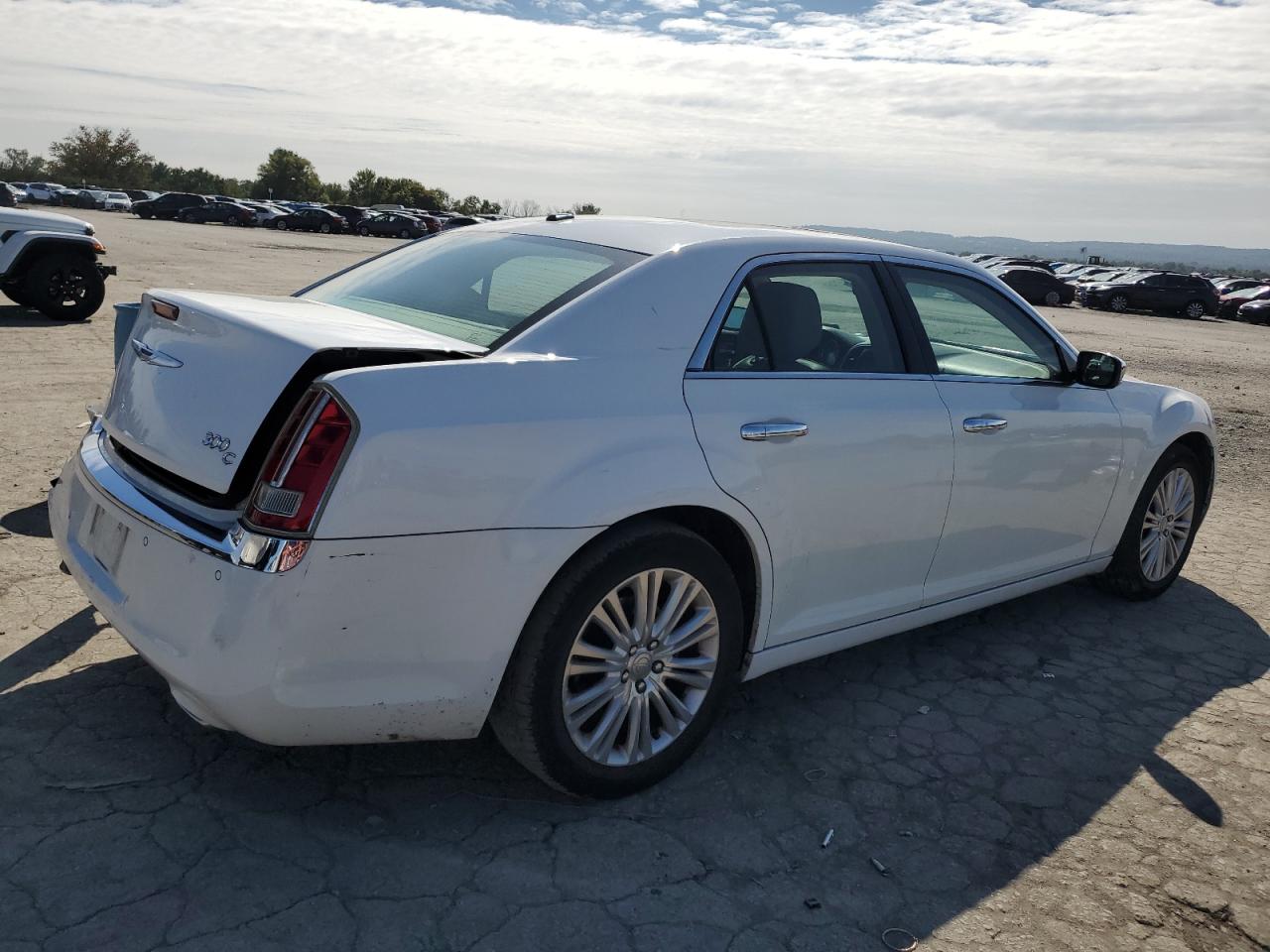 Photo 2 VIN: 2C3CK6CT8BH524001 - CHRYSLER 300 