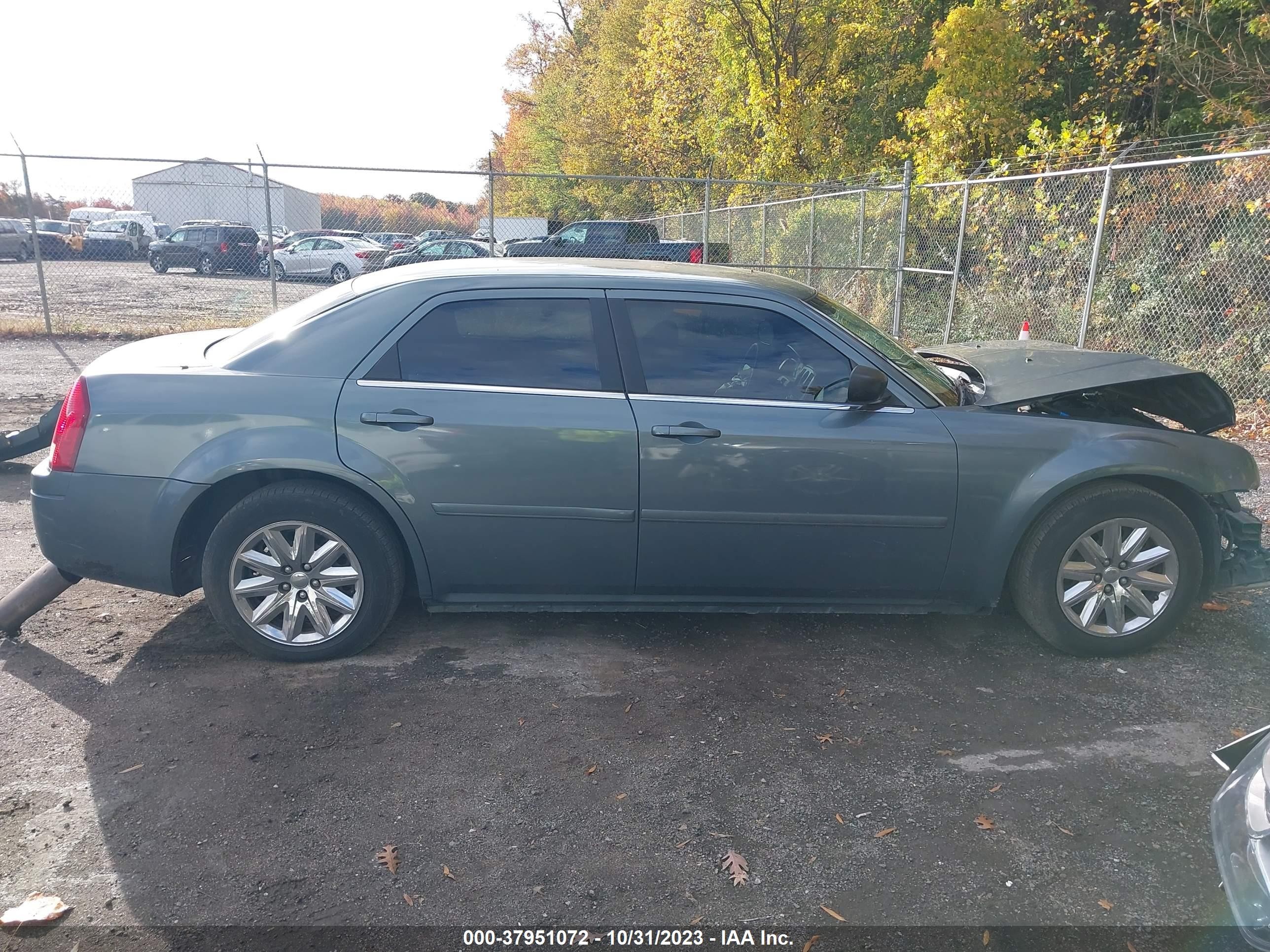 Photo 13 VIN: 2C3JA43R05H154315 - CHRYSLER 300 