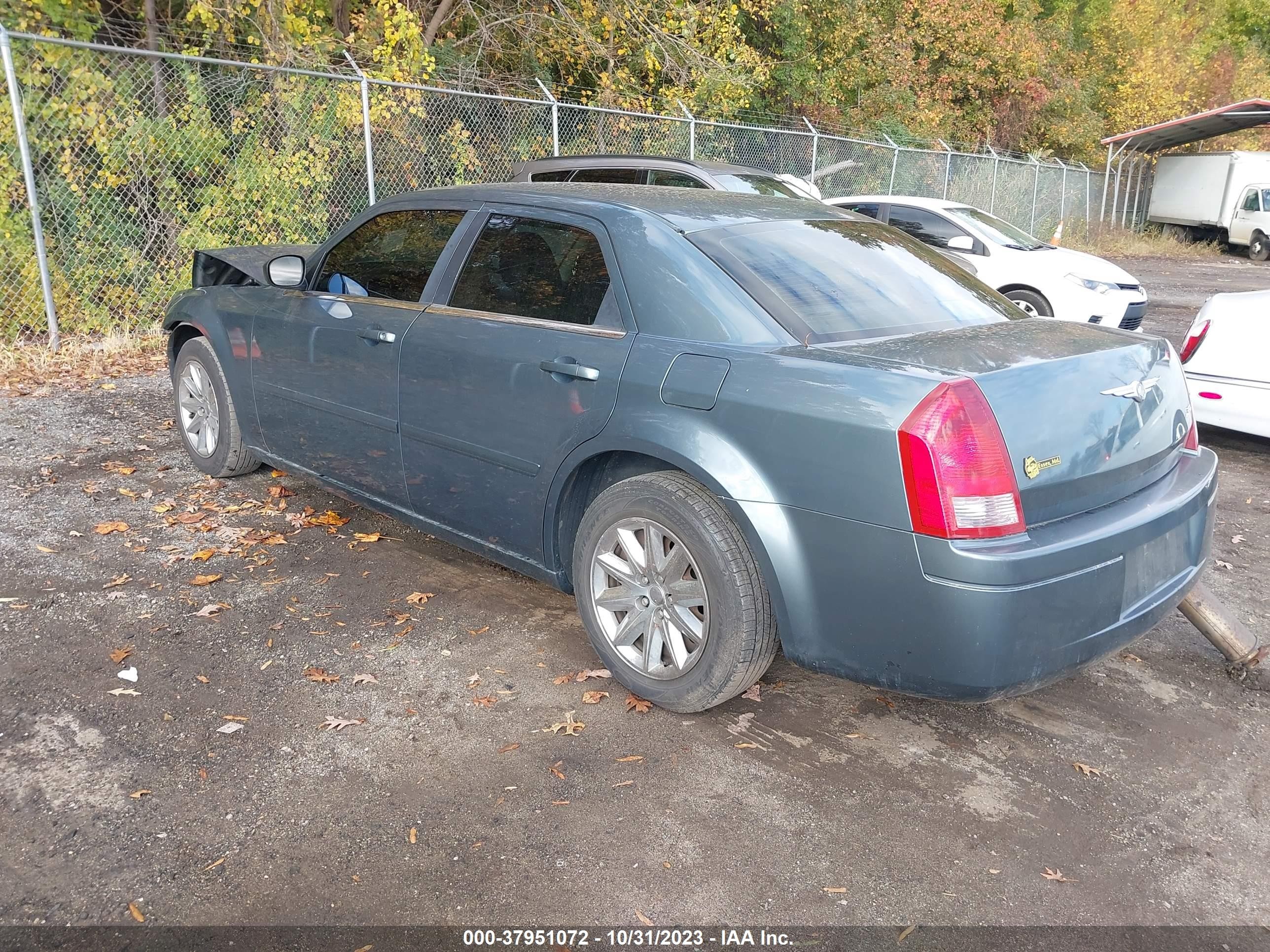 Photo 2 VIN: 2C3JA43R05H154315 - CHRYSLER 300 