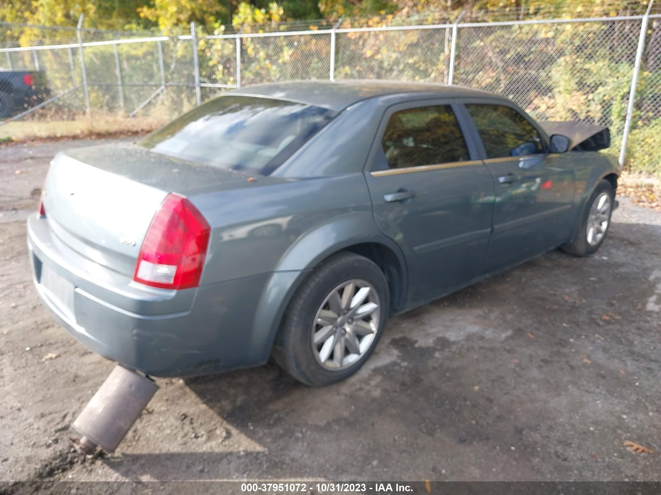 Photo 3 VIN: 2C3JA43R05H154315 - CHRYSLER 300 