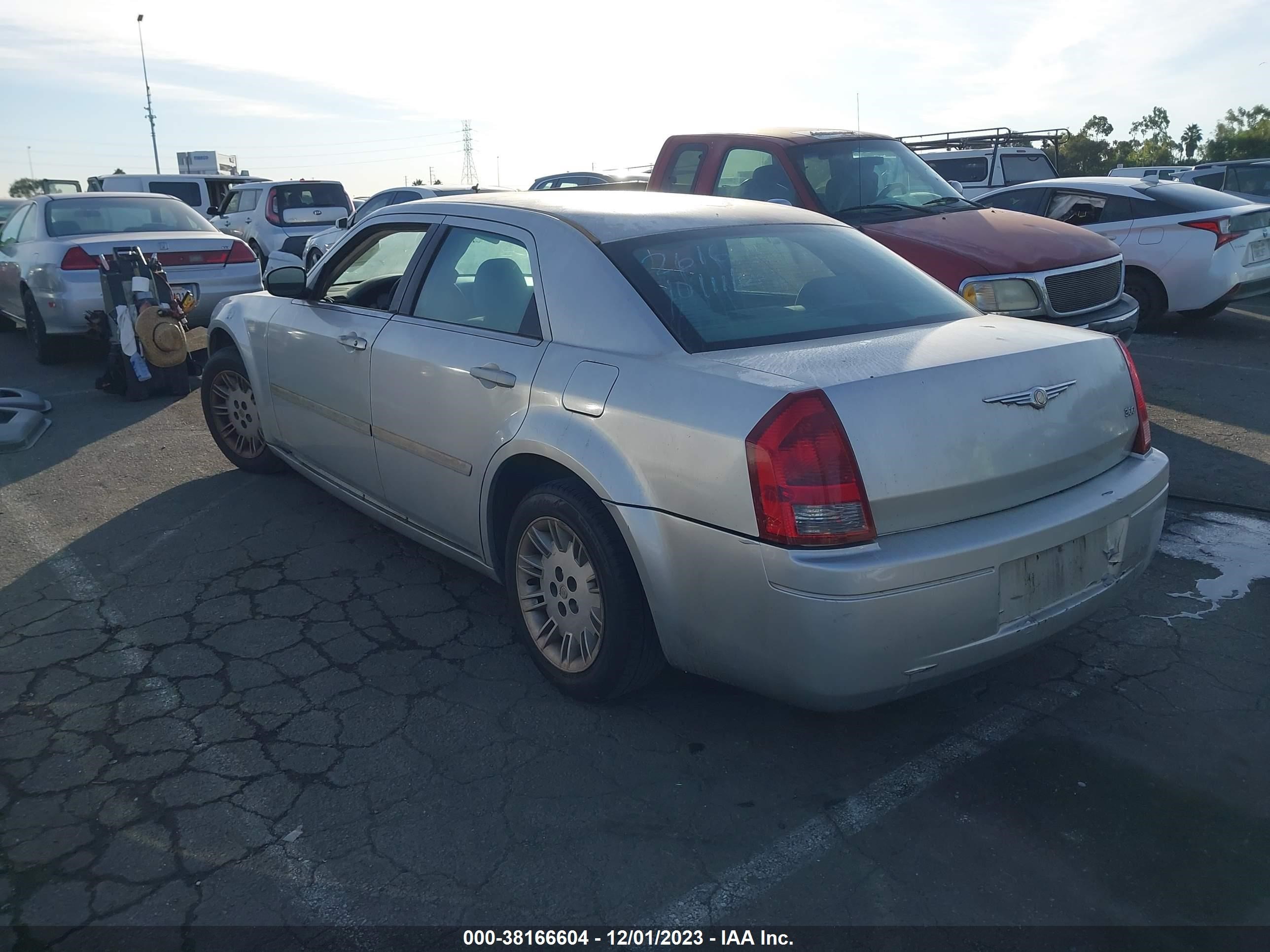 Photo 2 VIN: 2C3JA43R25H633139 - CHRYSLER 300 