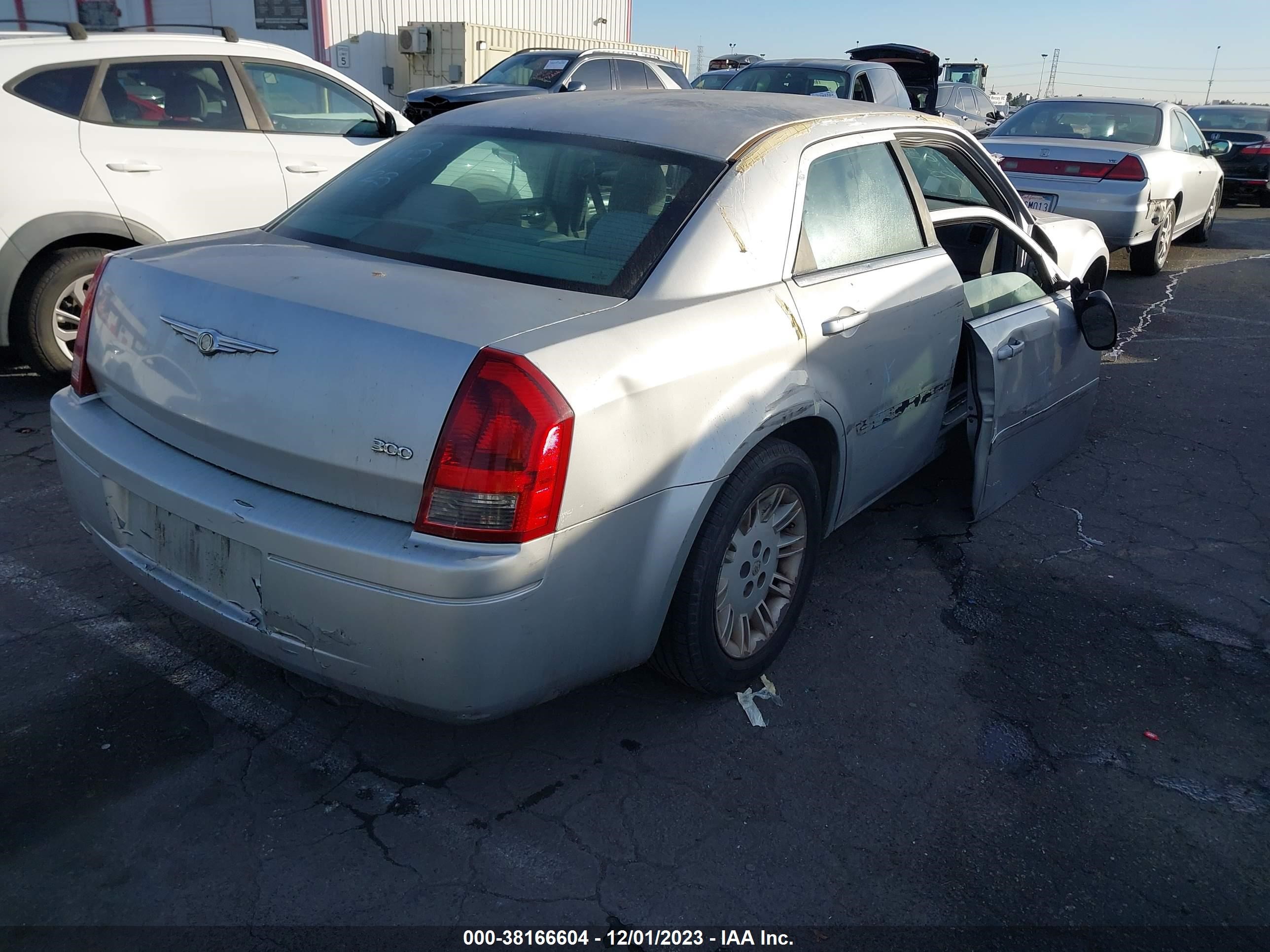 Photo 3 VIN: 2C3JA43R25H633139 - CHRYSLER 300 