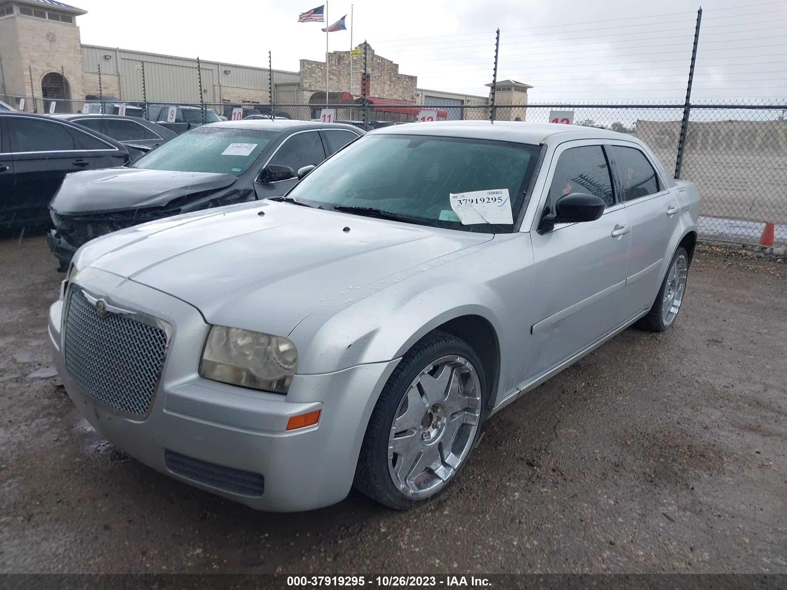 Photo 1 VIN: 2C3JA43R35H616639 - CHRYSLER 300 