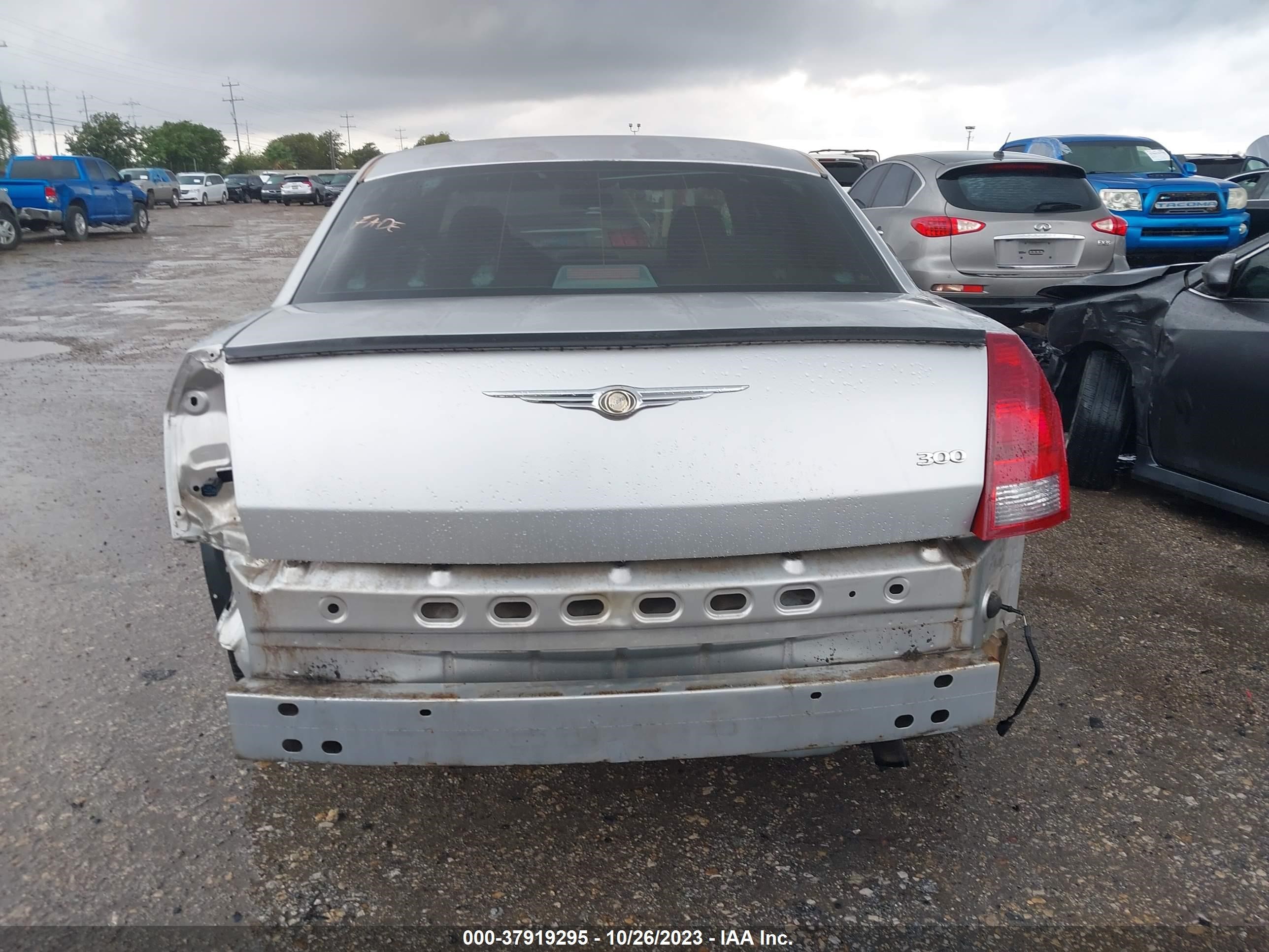 Photo 16 VIN: 2C3JA43R35H616639 - CHRYSLER 300 