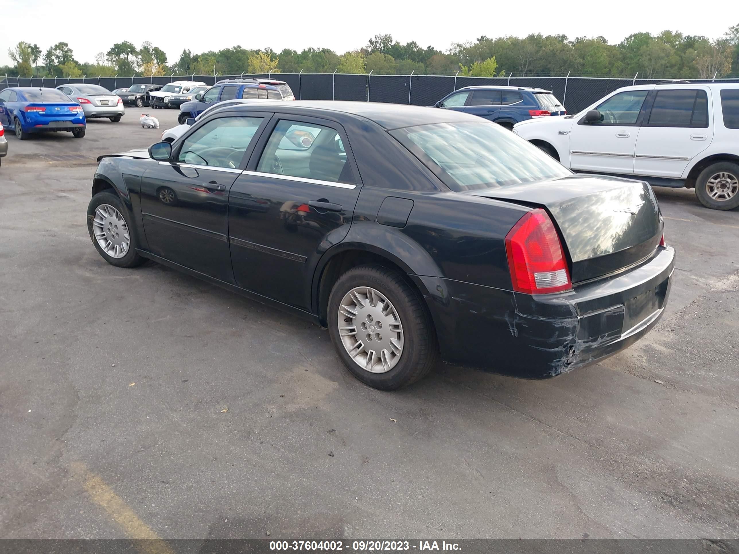 Photo 2 VIN: 2C3JA43R45H688059 - CHRYSLER 300 