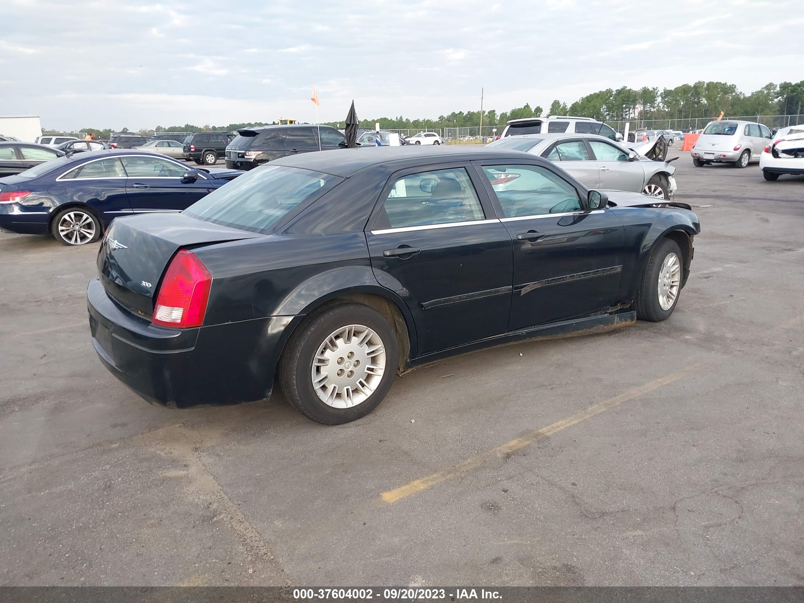 Photo 3 VIN: 2C3JA43R45H688059 - CHRYSLER 300 