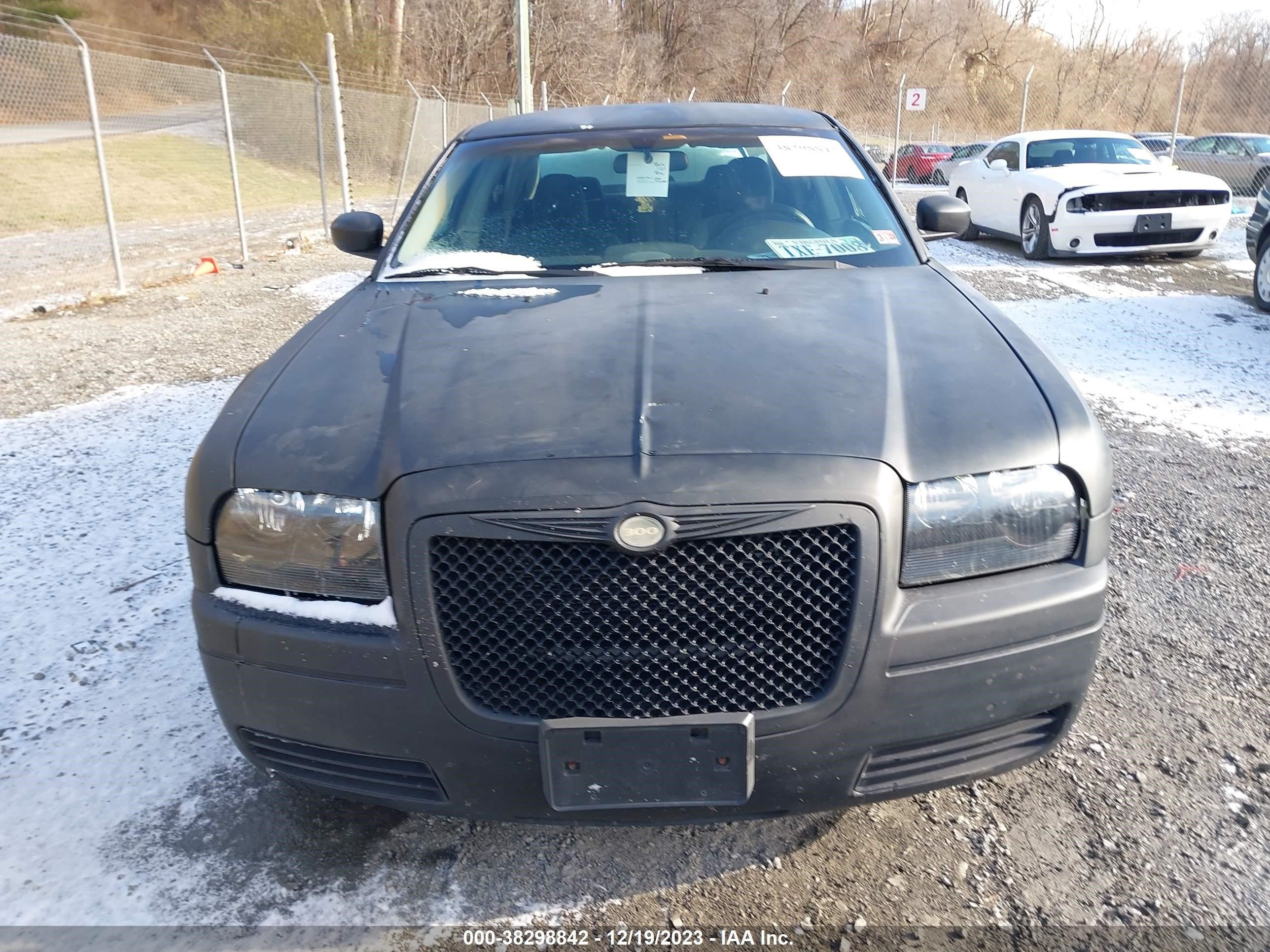 Photo 11 VIN: 2C3JA43R65H621432 - CHRYSLER 300 