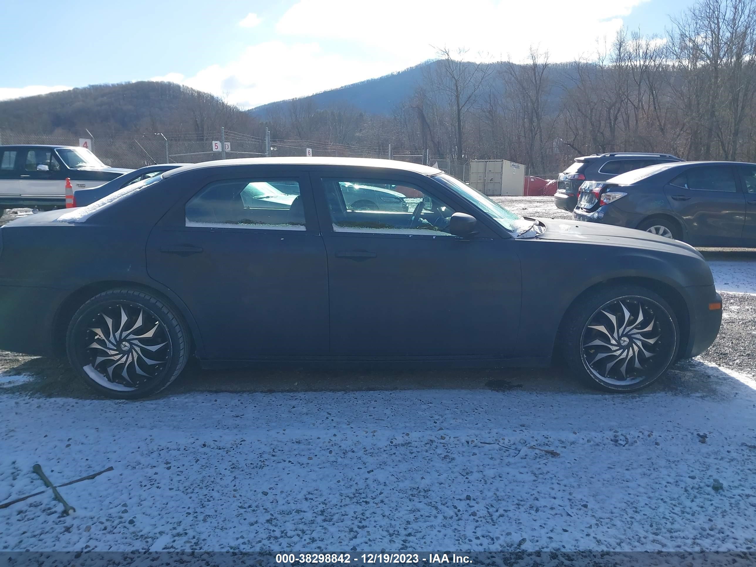 Photo 12 VIN: 2C3JA43R65H621432 - CHRYSLER 300 