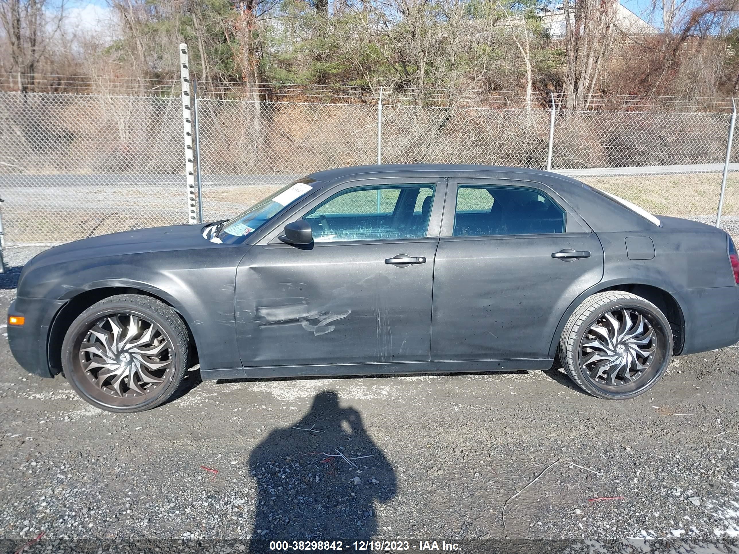 Photo 13 VIN: 2C3JA43R65H621432 - CHRYSLER 300 