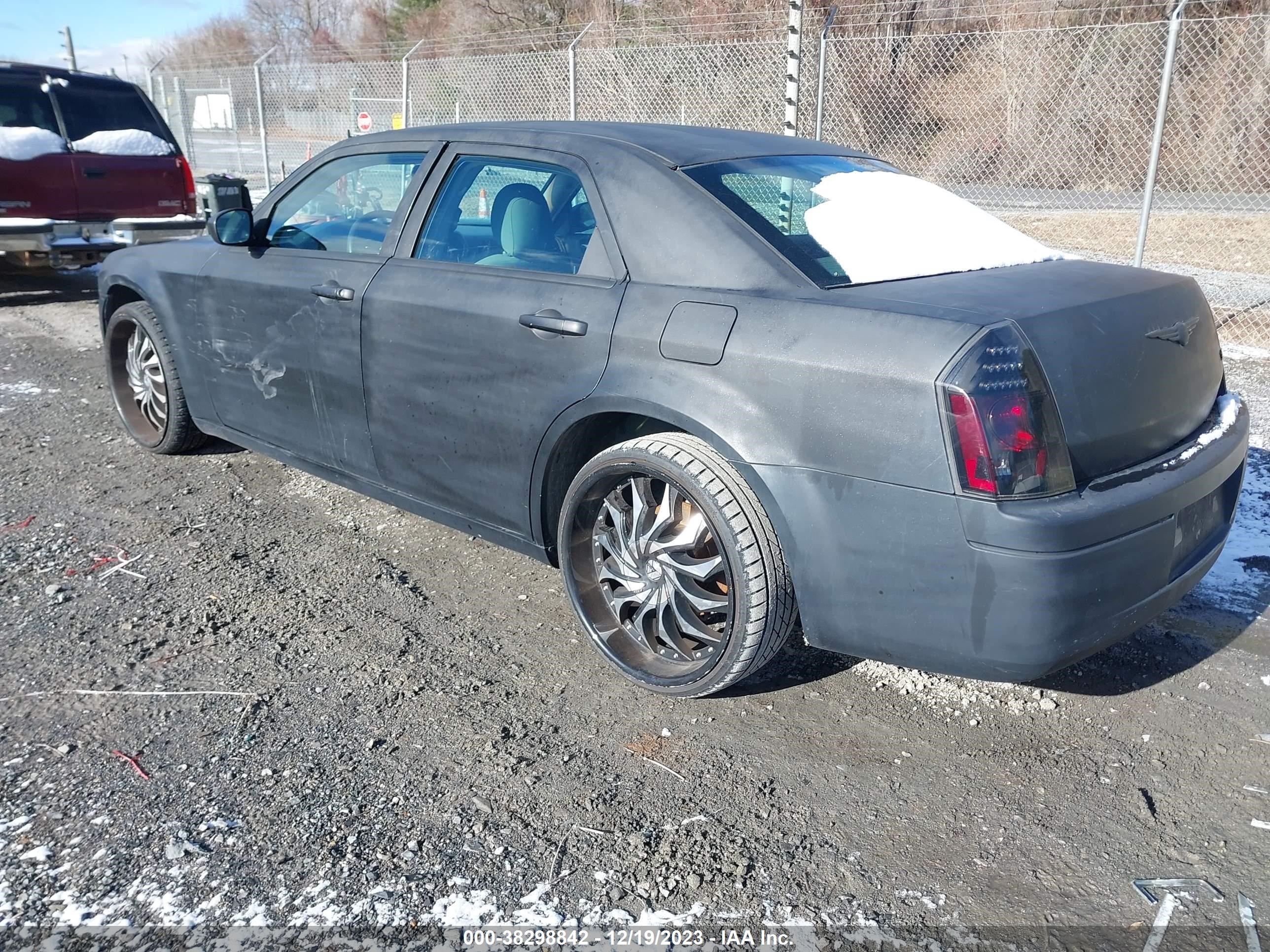 Photo 2 VIN: 2C3JA43R65H621432 - CHRYSLER 300 