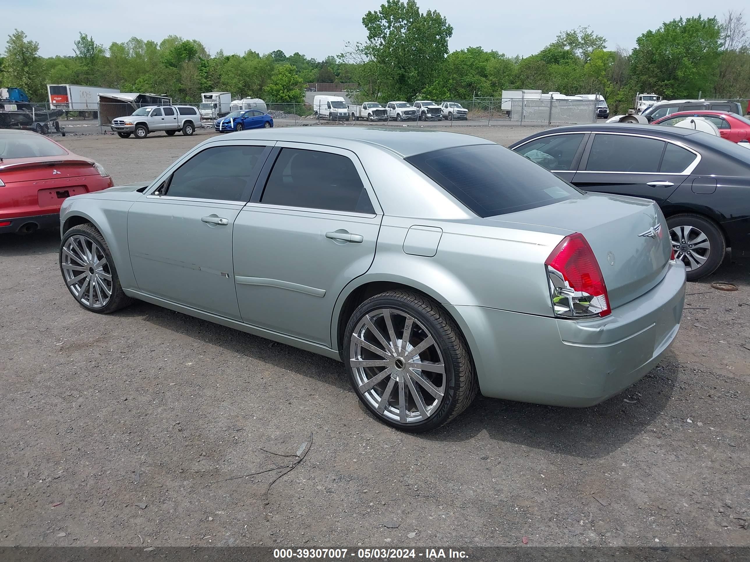 Photo 2 VIN: 2C3JA43R75H500814 - CHRYSLER 300 