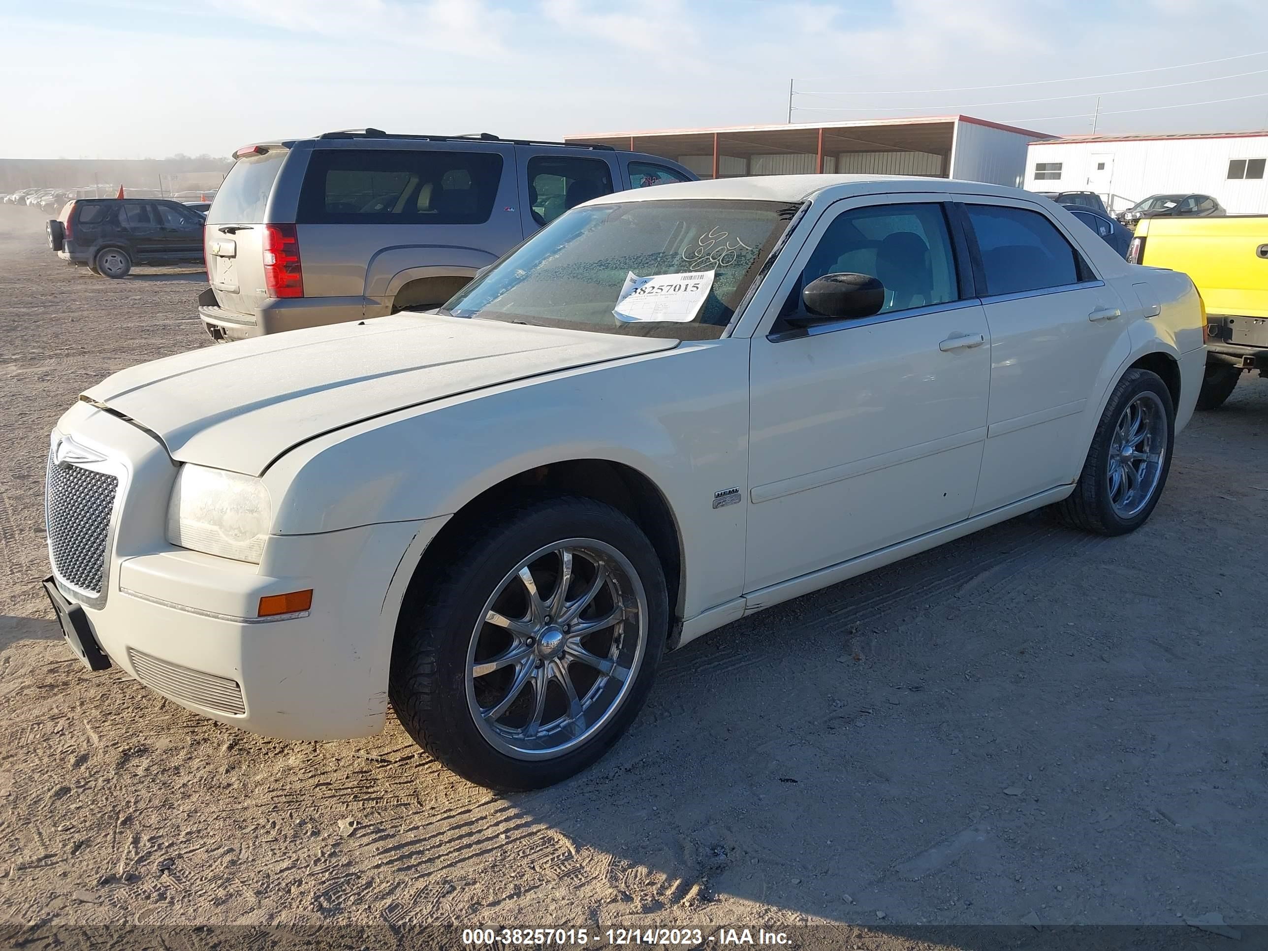 Photo 1 VIN: 2C3JA43R75H547731 - CHRYSLER 300 