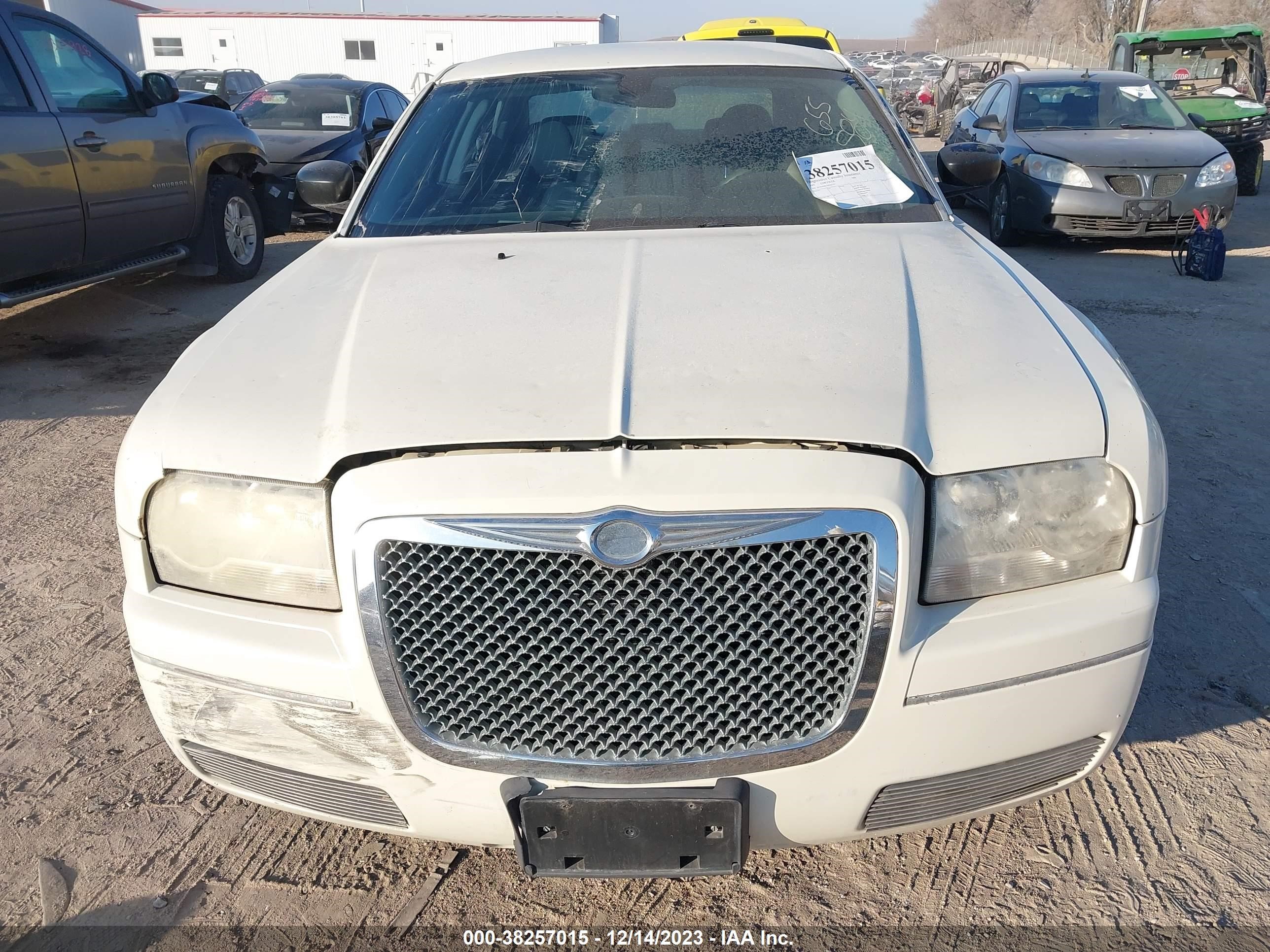 Photo 5 VIN: 2C3JA43R75H547731 - CHRYSLER 300 