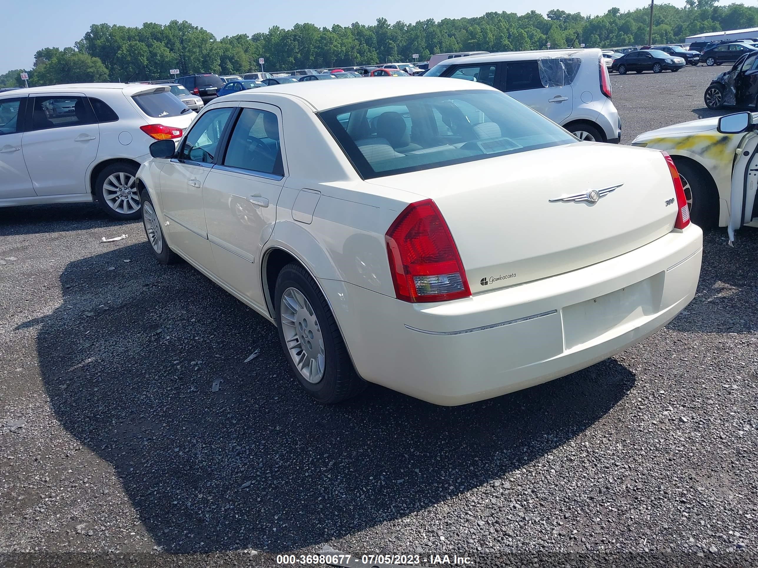 Photo 2 VIN: 2C3JA43R75H659963 - CHRYSLER 300 